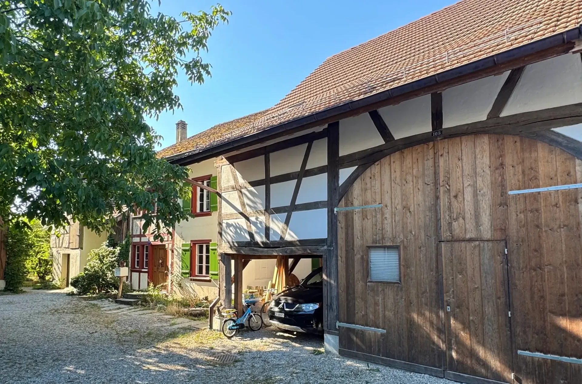 6.5 room frame house with large barn and garden