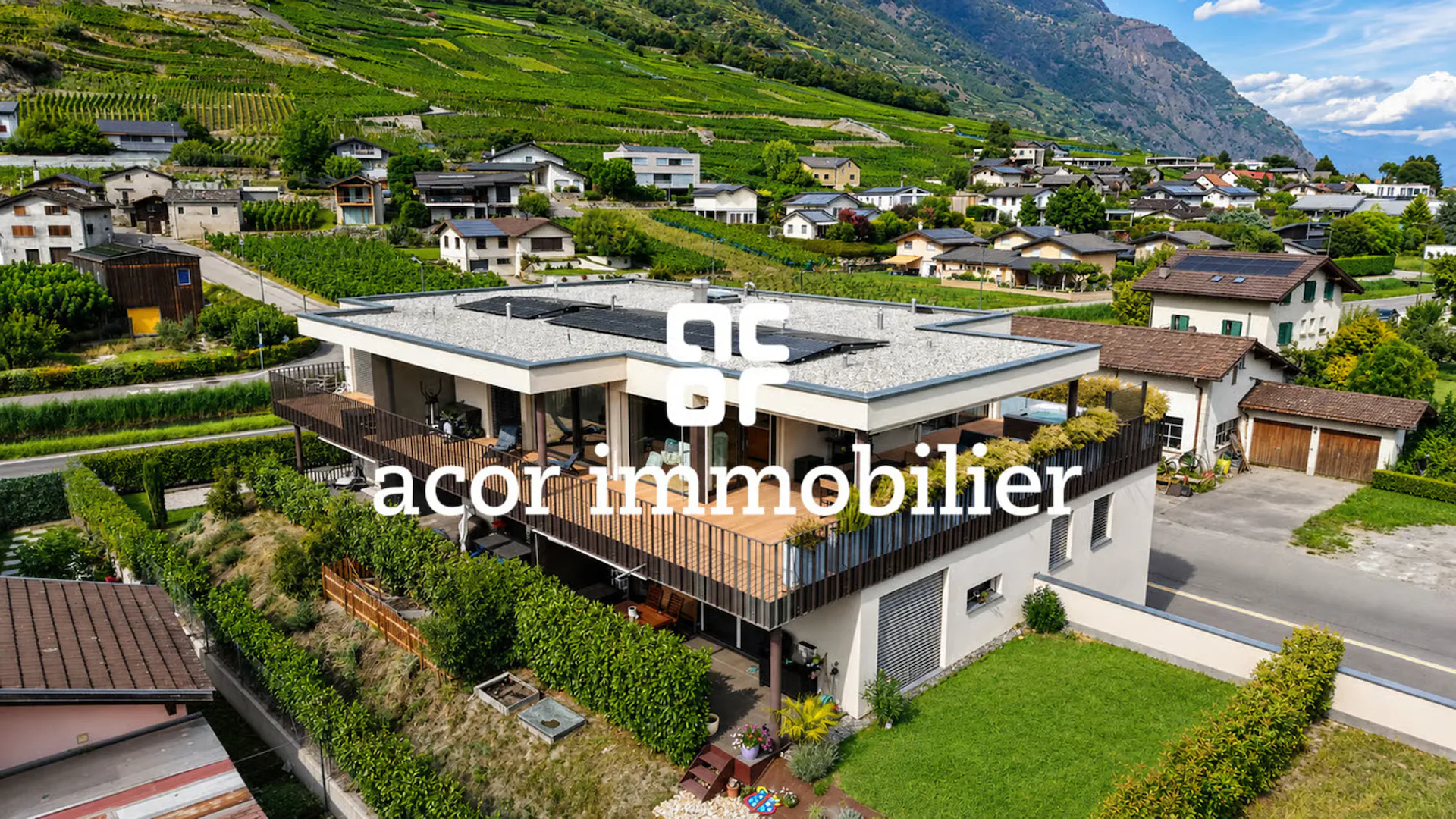 Exceptional 3.5-room attic in Fully with XXL terrace and jacuzzi