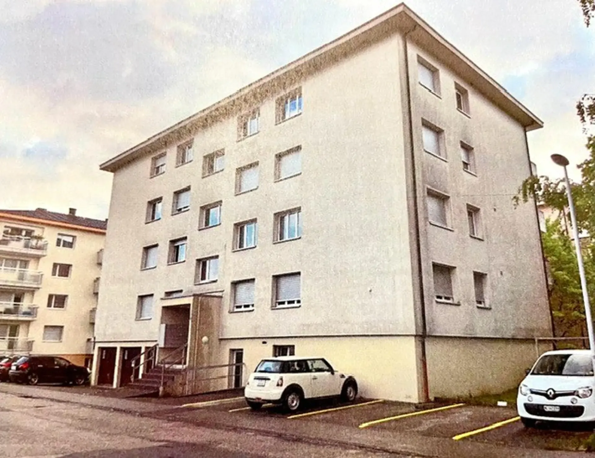Un posto auto esterno in affitto