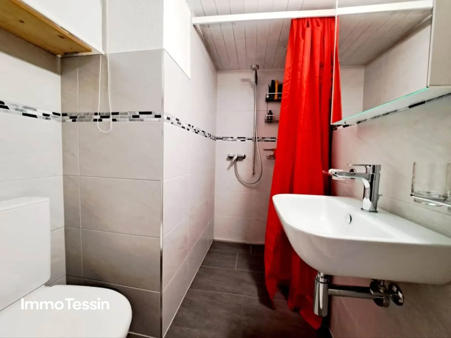 Cozy Rustico in the Maggiatal in a quiet location with a wonderful view of the Tessin mountains