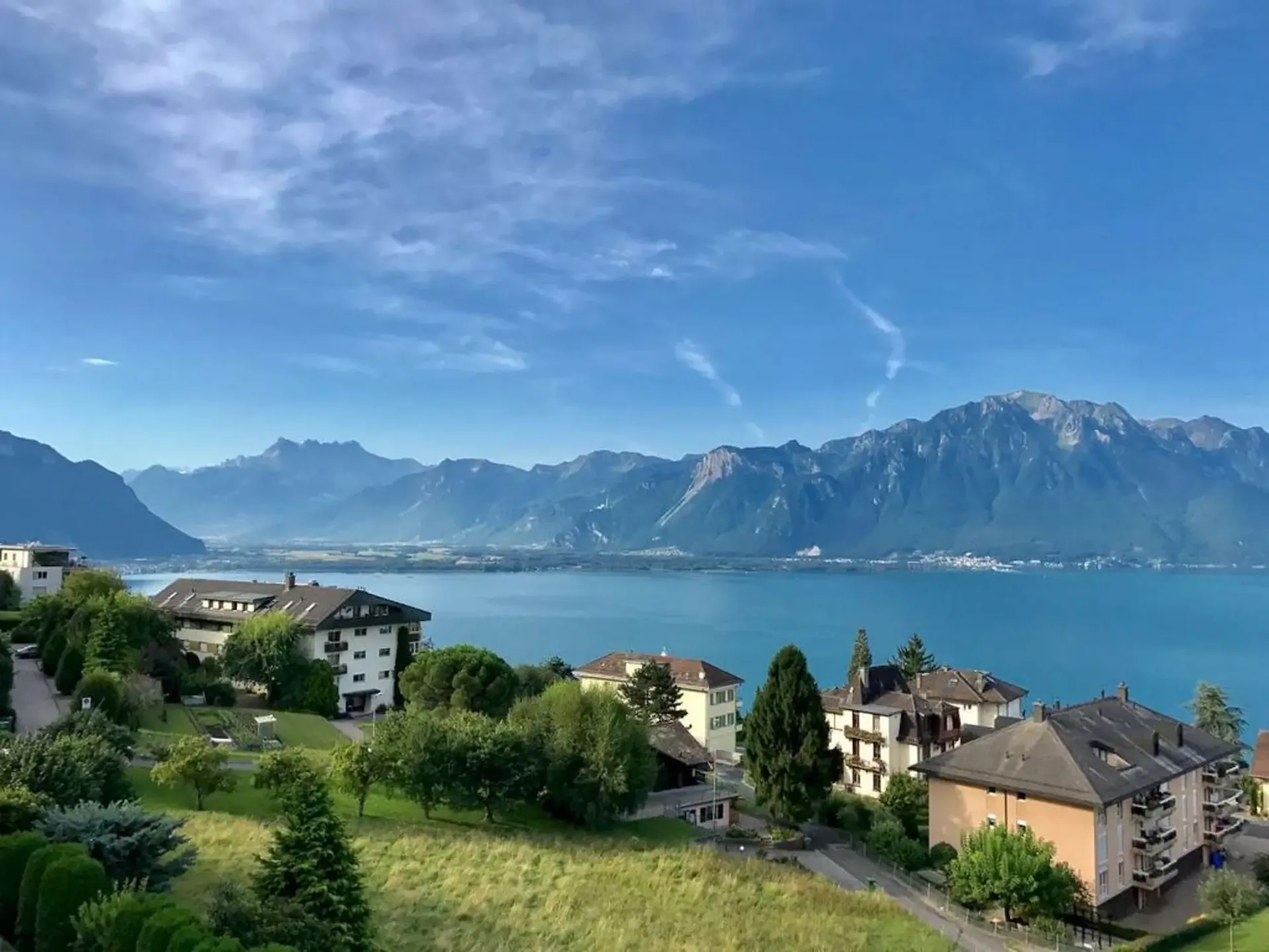 Two-room apartment with magnificent view of the lake!