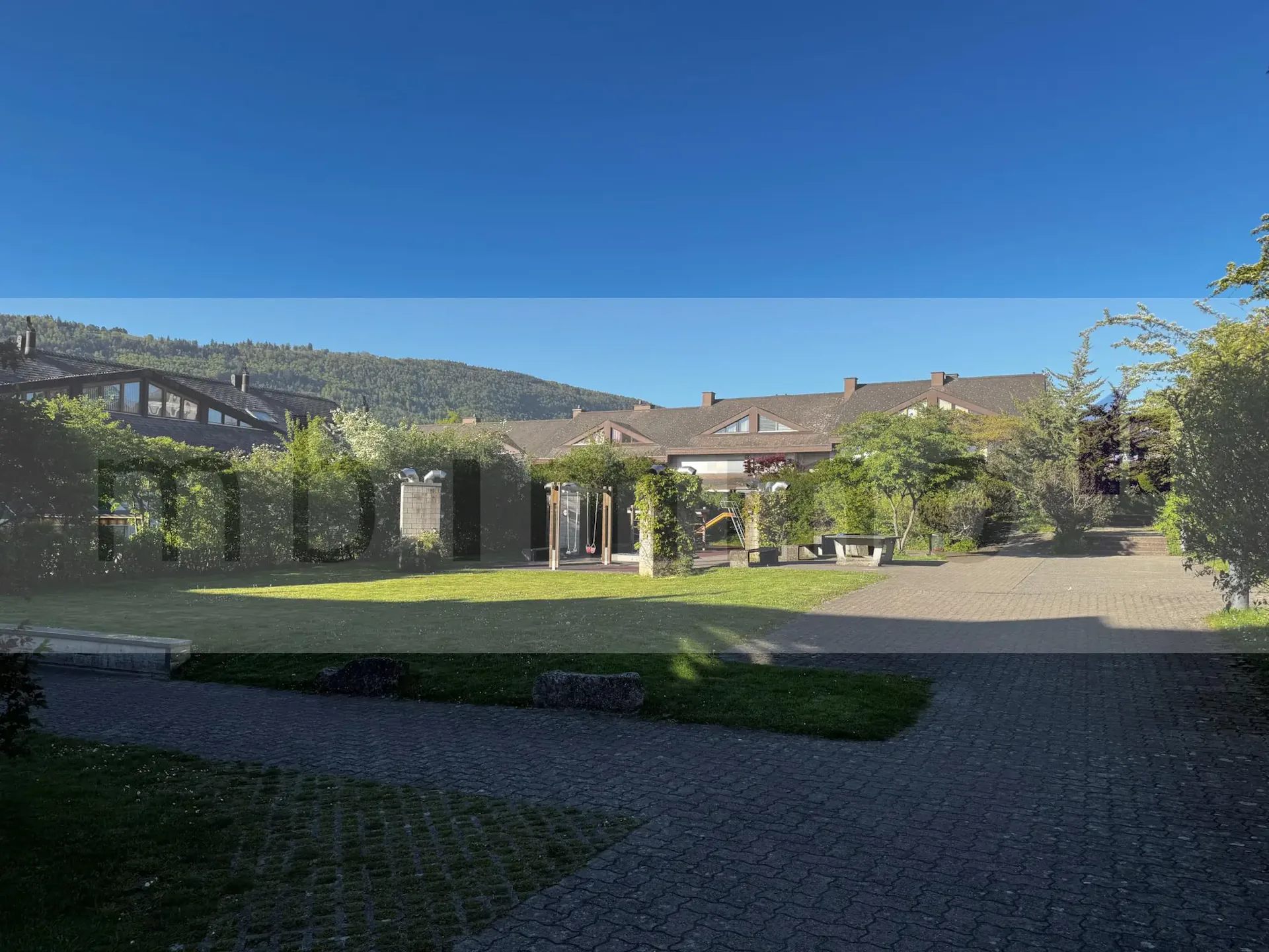 Appartement avec jardin à deux pas des écoles - Wohnung mit Garten und Sitzplatz, nur wenige Schritte von den Schulen entfernt
