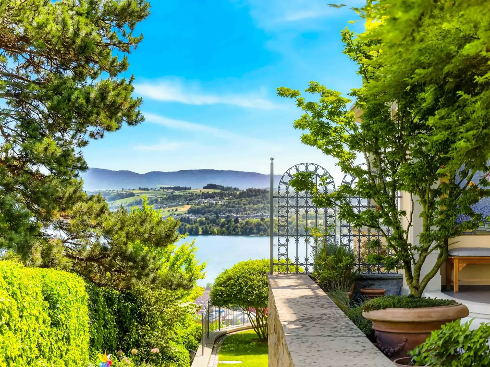 Stylish villa in prime location with lake and mountain panorama