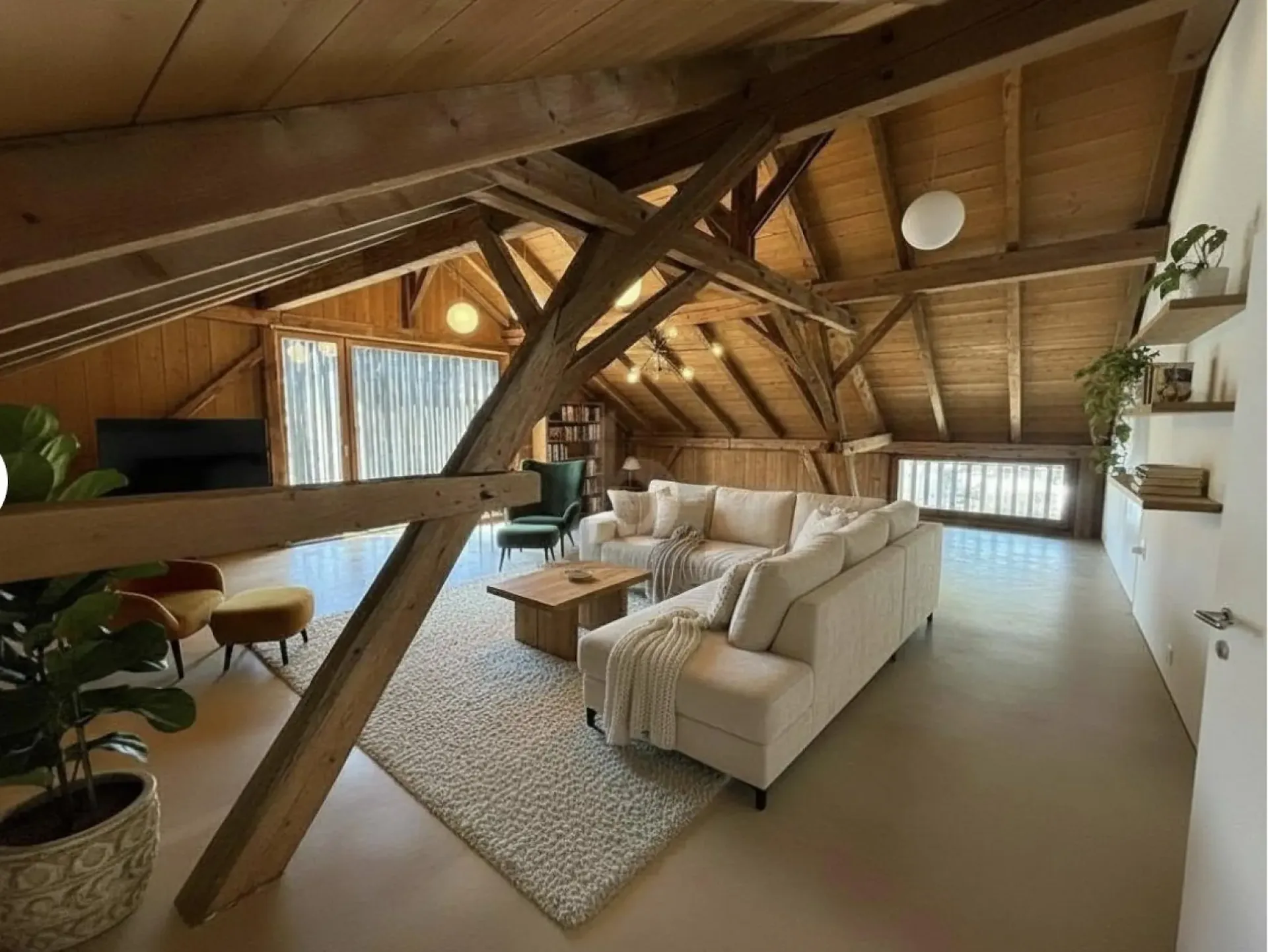 Fienile ristrutturato con ampio spazio loft