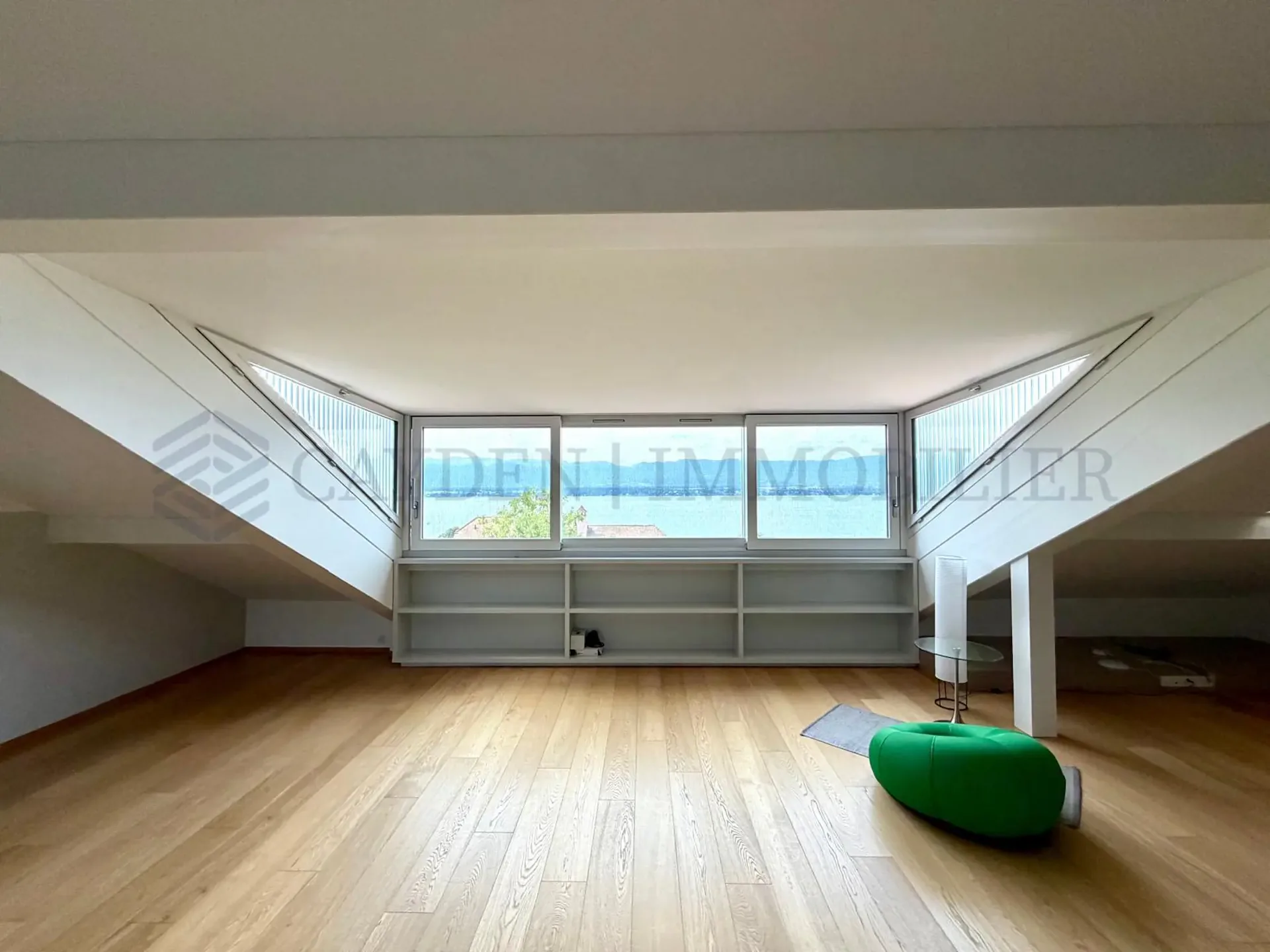 Sublime duplex rénové vue imprenable sur le lac Léman