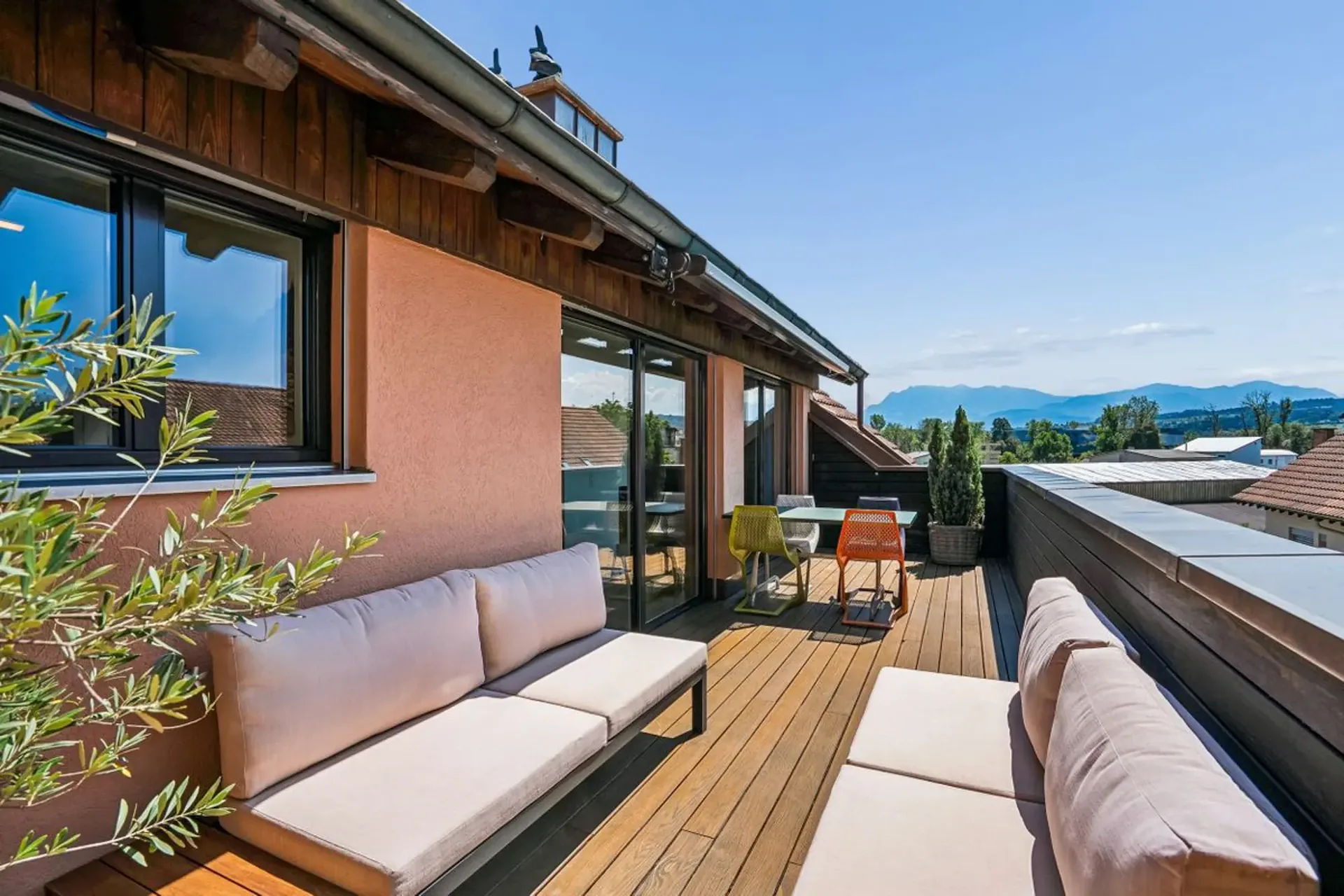 Cozy apartment in a sunny and quiet location with a great view
