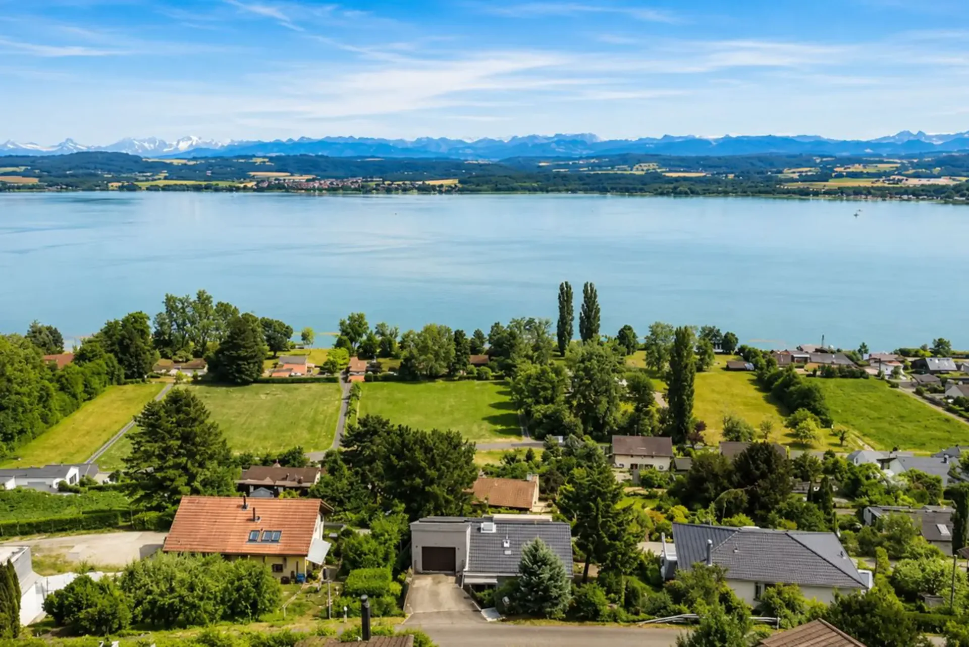 Building plot with open view in Vallamand