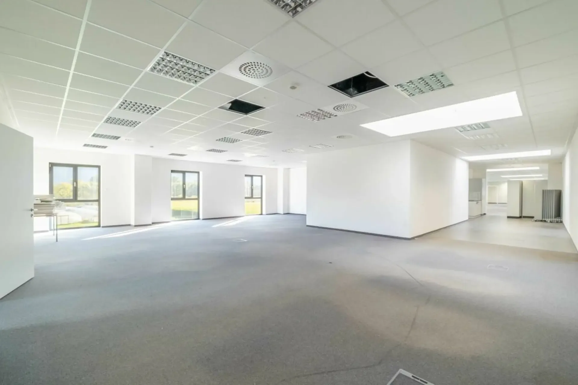 Attractive office space from 250 m2 - bright, modern, and central
