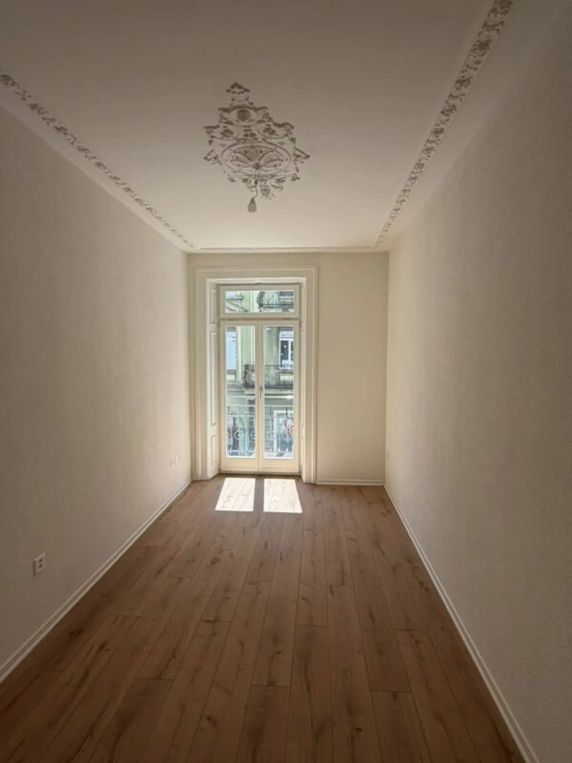 First occupancy - charming freshly renovated 2.5 room apartment for rent now!