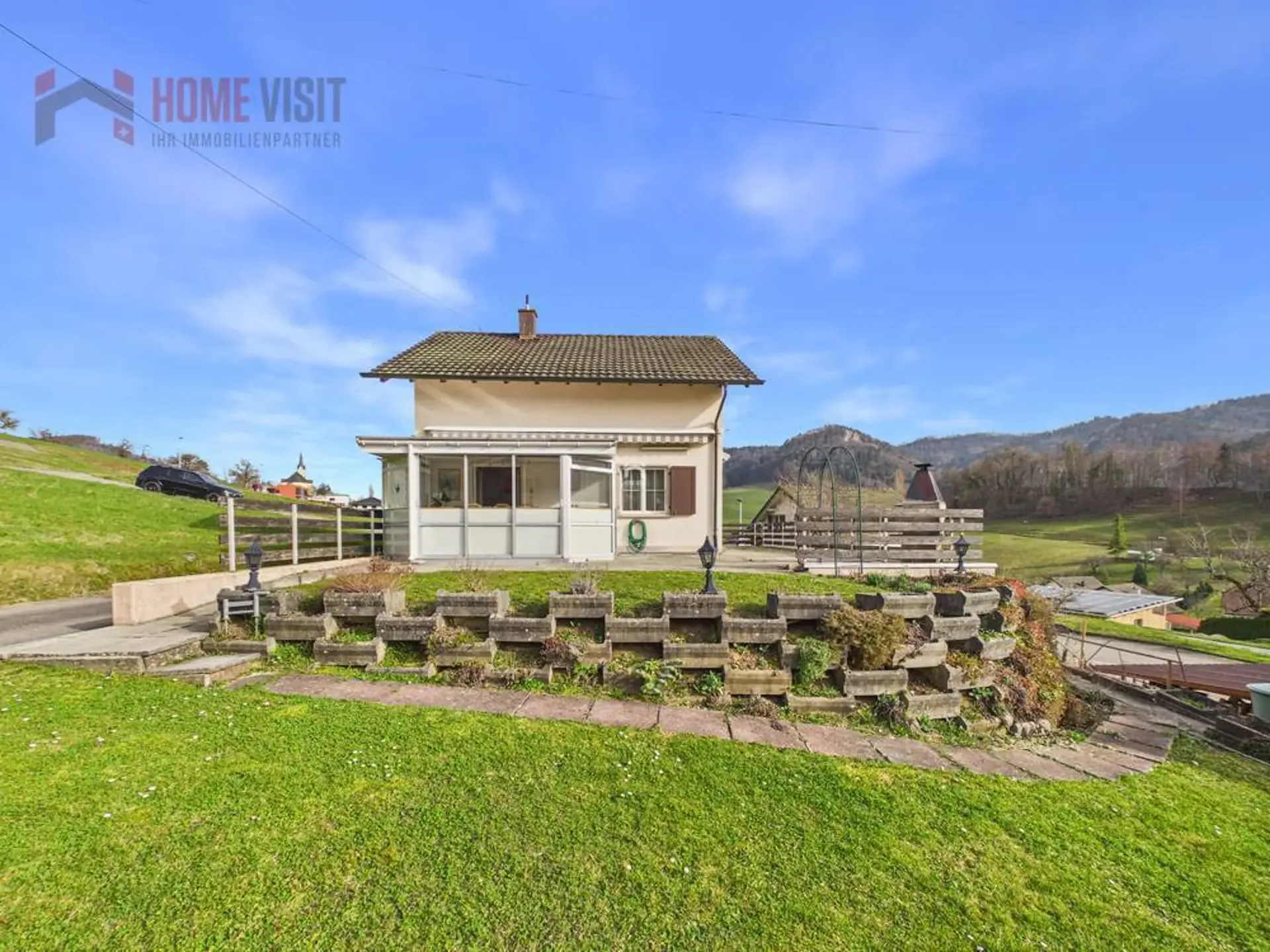 Casa unifamiliare con serra e vista di valle incantevole nel verde