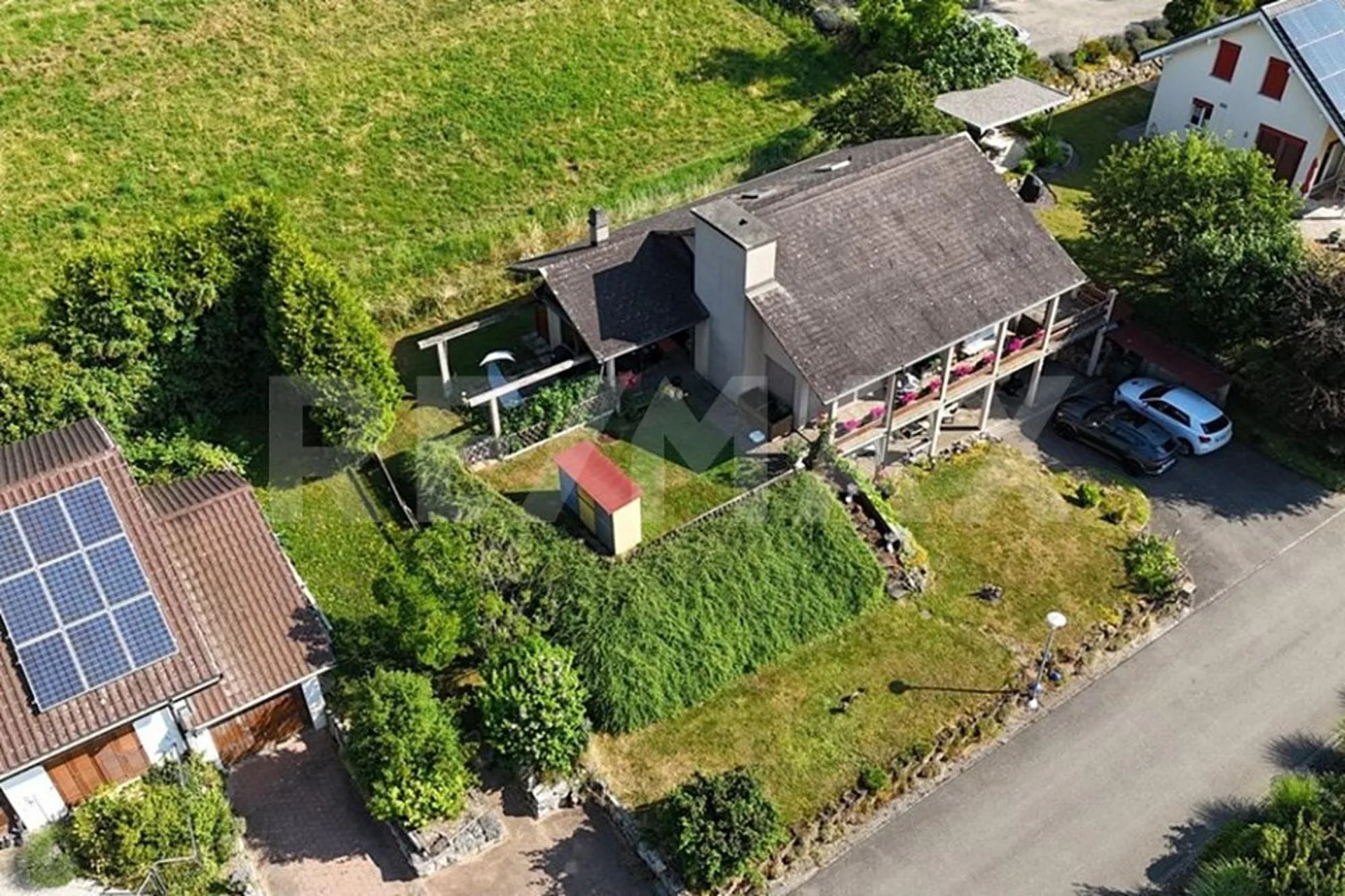 Freistehendes Zwei-Generationenhaus