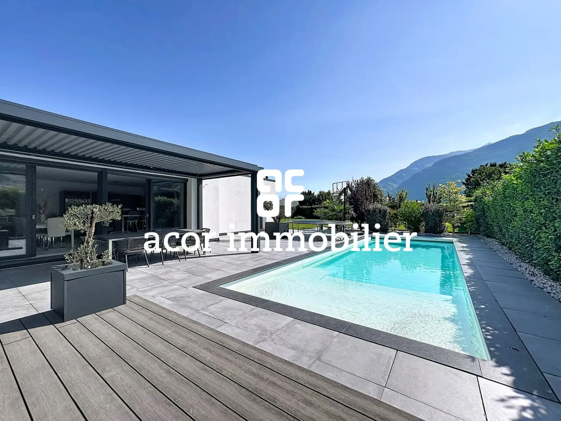 Saxon - Contemporary villa with pool