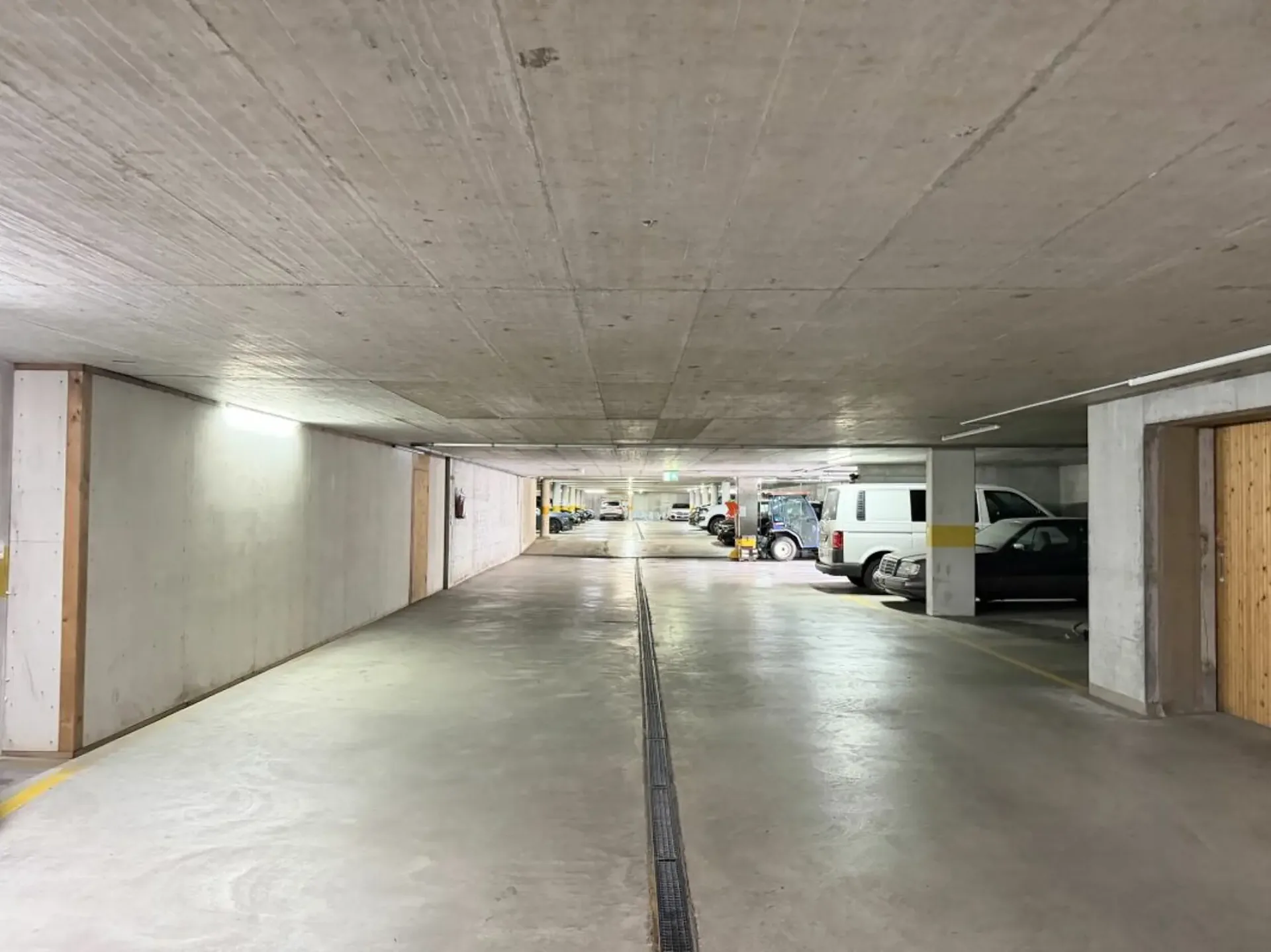 Attractive underground parking spaces with optimal traffic connection in Haag