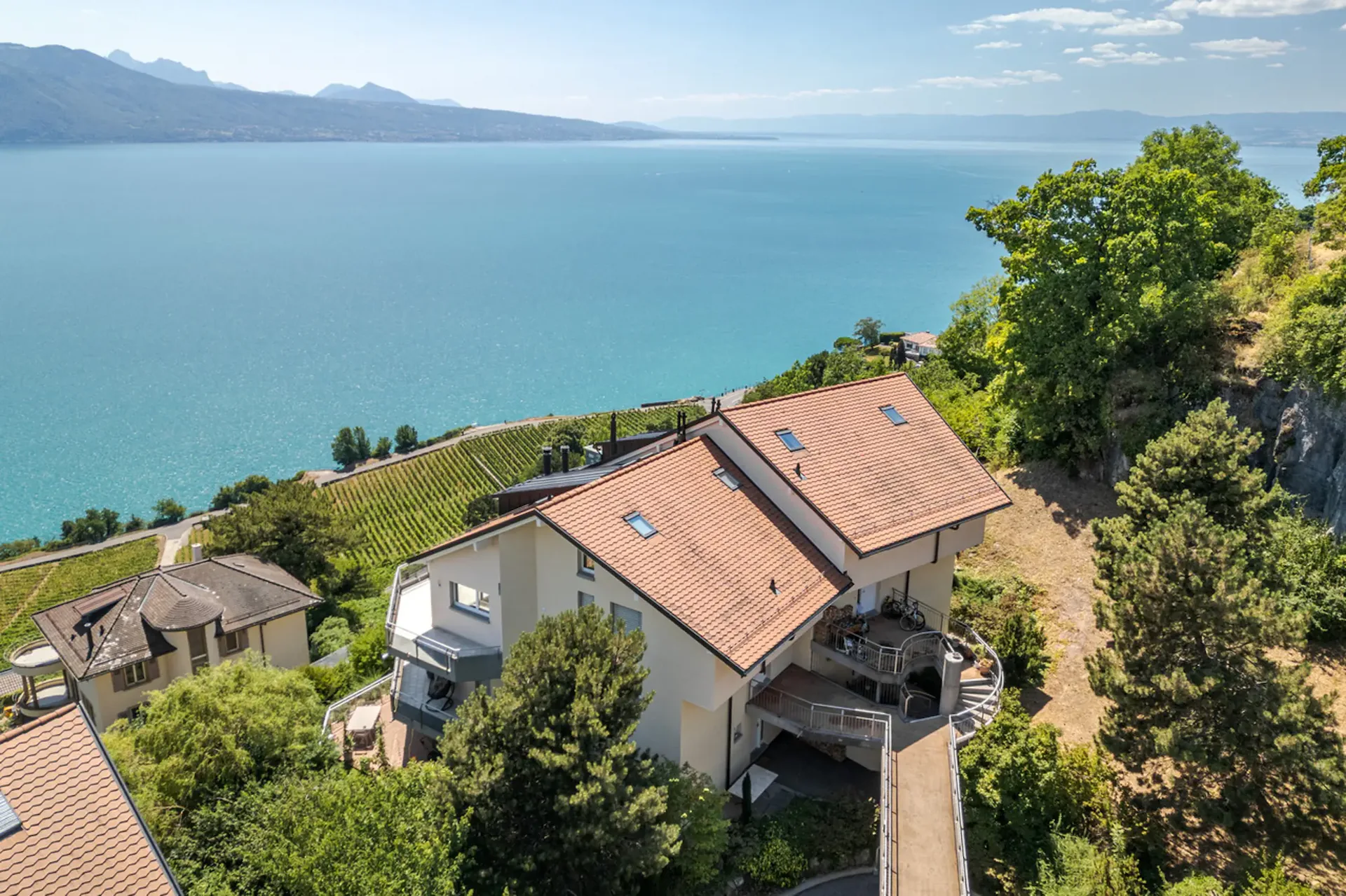5.5-room apartment with magnificent lake view