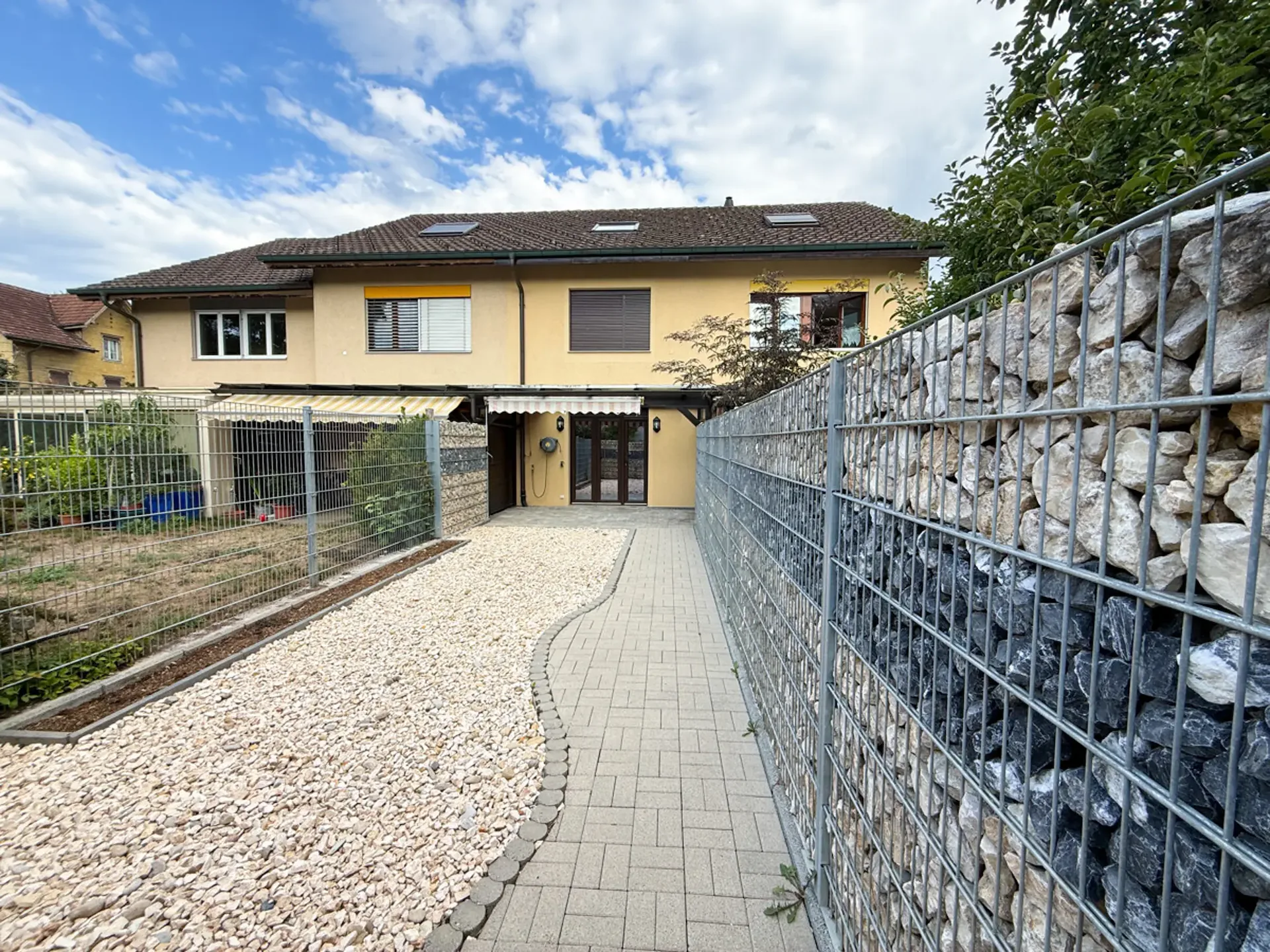 Freshly renovated 4.5-room row house with garden in Kriegstetten