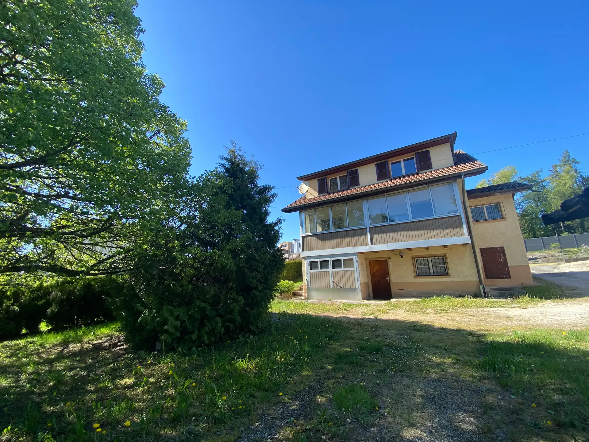 House, Alle - 395000