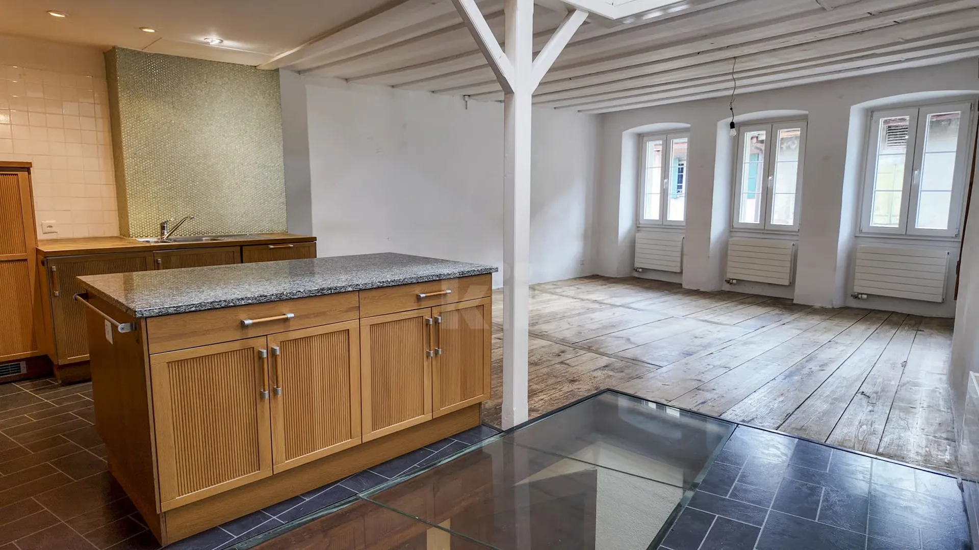 Beautiful townhouse with independent room