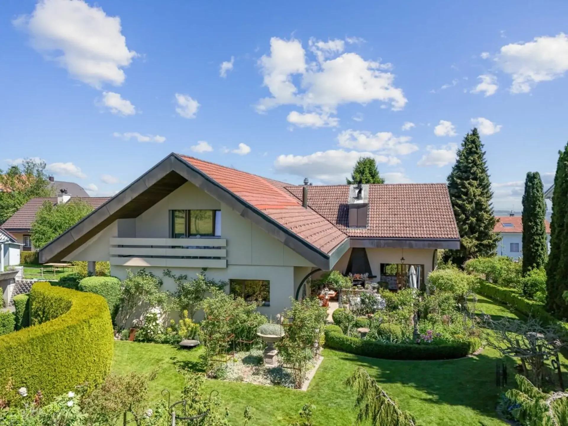 Maison unifamiliale spacieuse dans un cadre rural, calme et ensoleillé avec un jardin de rêve