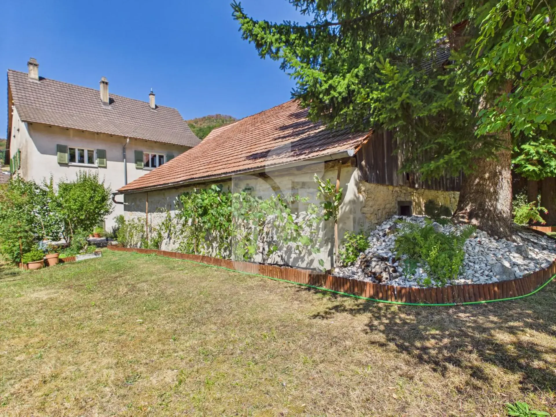 Una casa - tre appartamenti - infinite possibilità, ideale per le famiglie e gli investitori