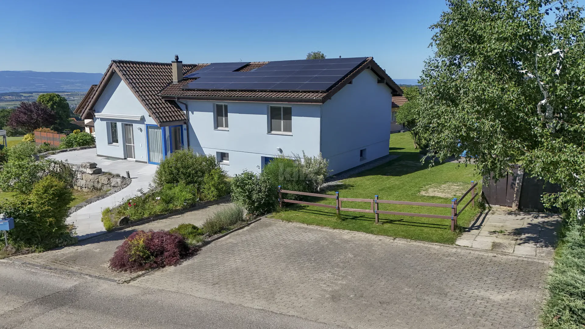 Casa familiare con grande giardino e vista aperta
