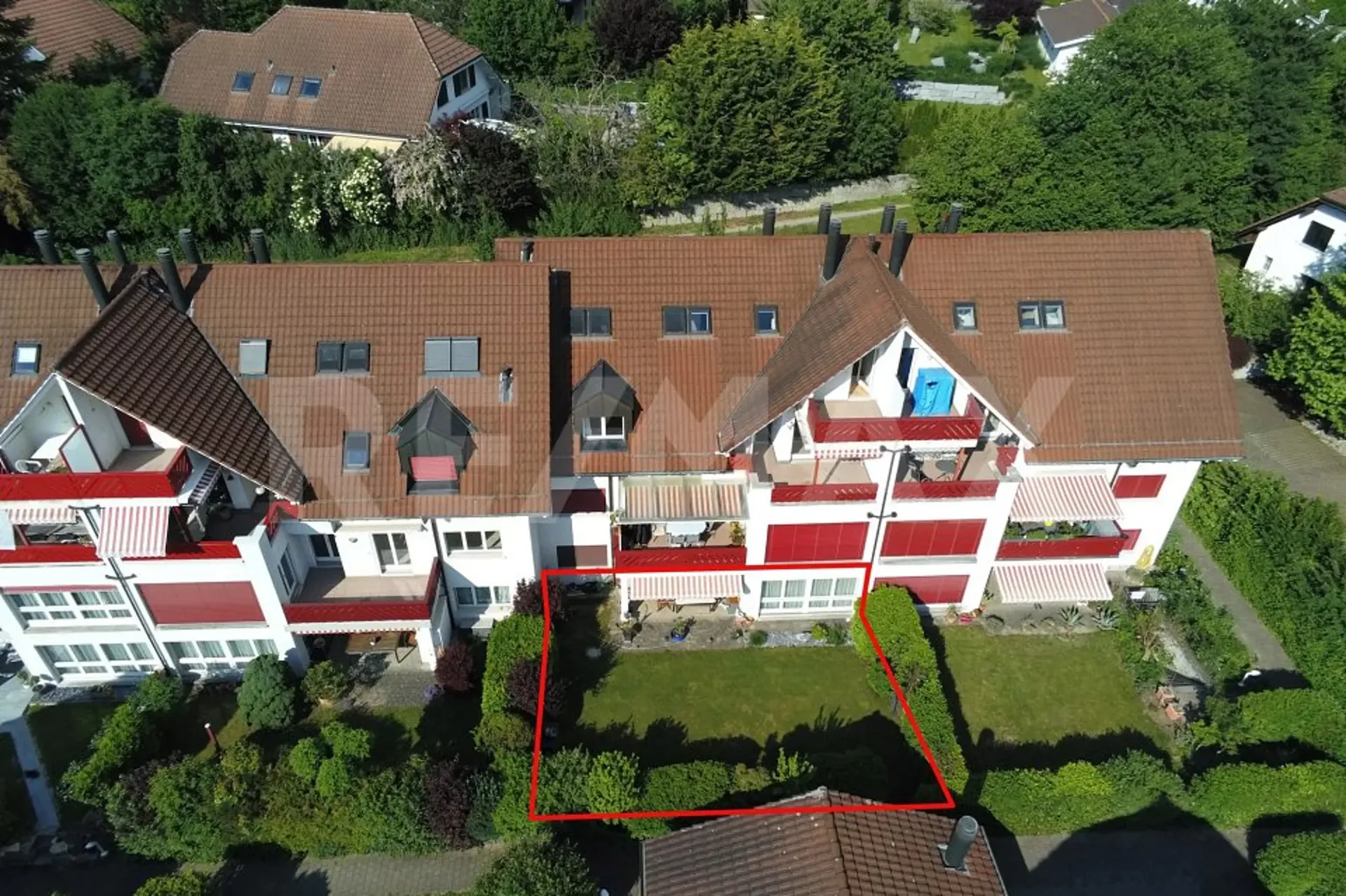Appartamento in giardino adatto alle famiglie in una posizione tranquilla