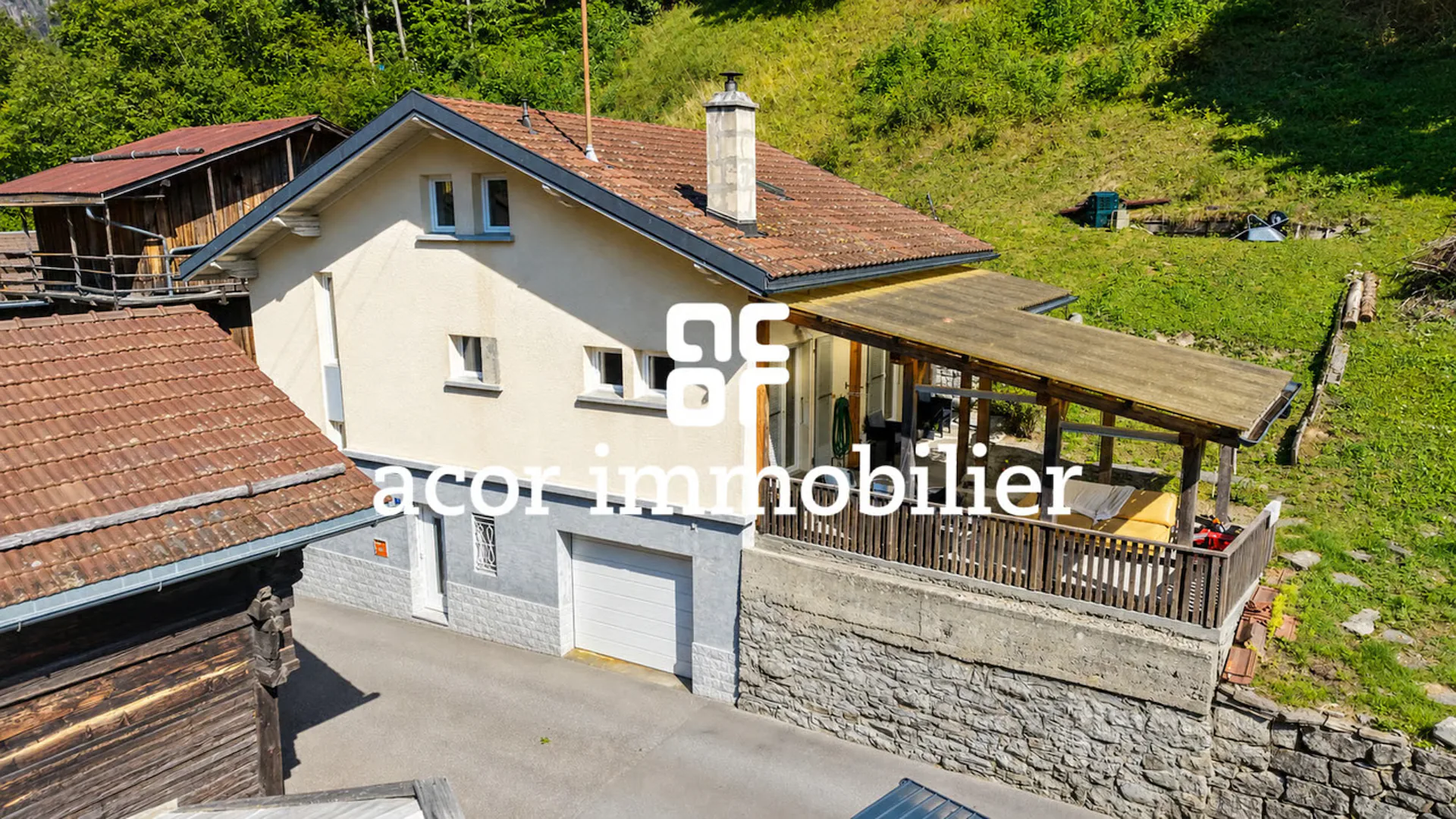 Rustic 7-room village house in Bovernier with building land