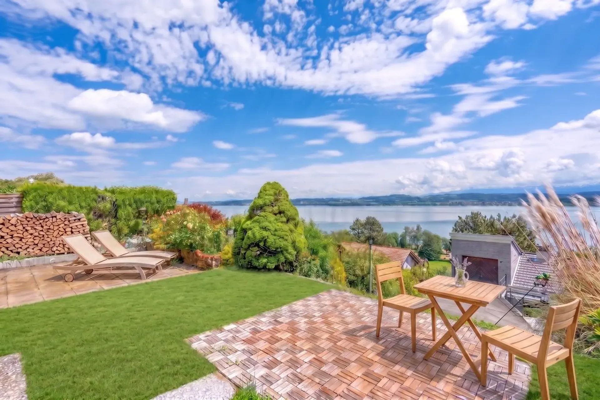 Haus mit Blick auf den Murtensee und Möglichkeit, eine weitere Wohnung oder ein Haus neben dem bestehenden zu bauen