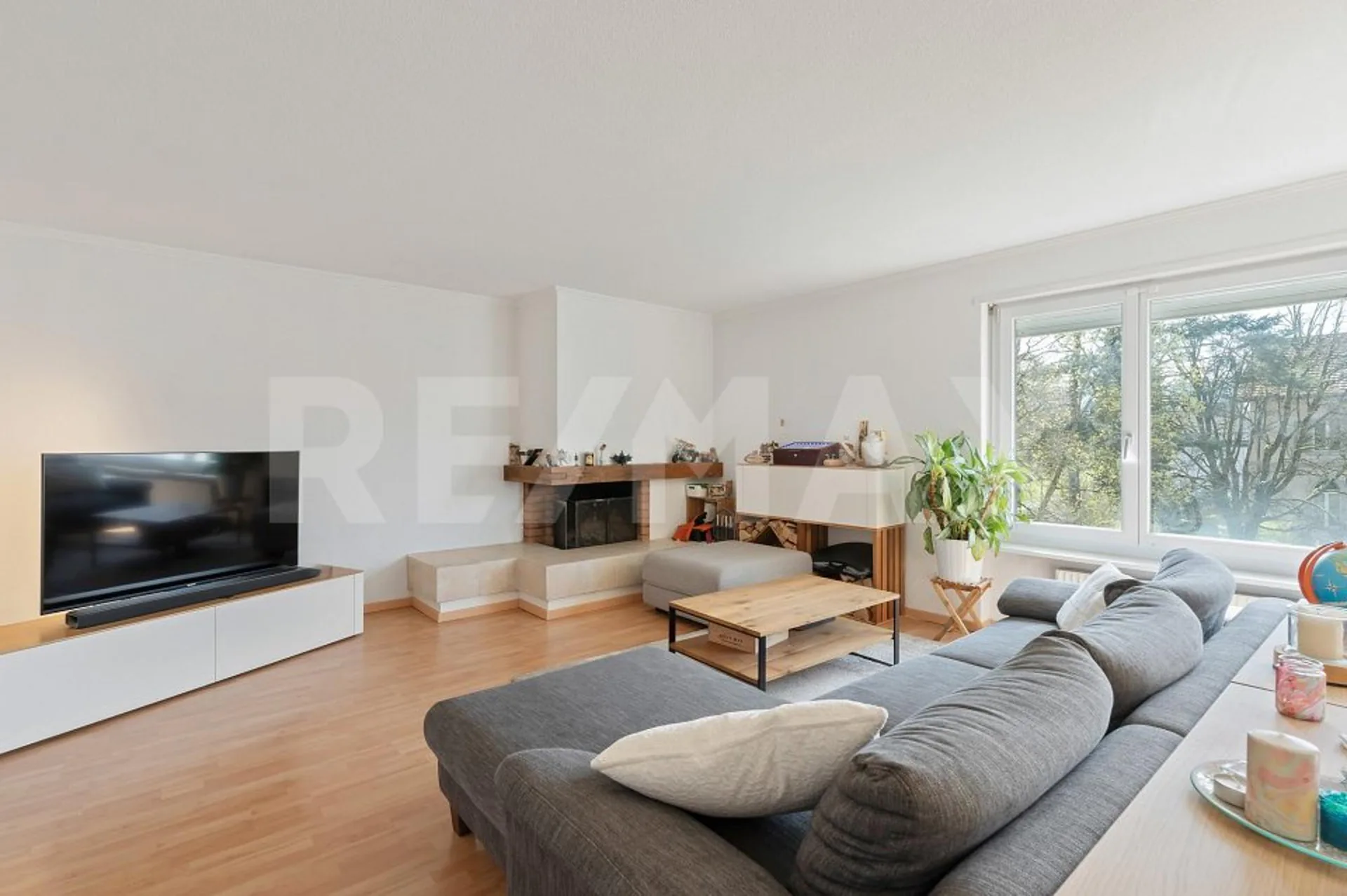 Charmant appartement 4.5 pièces avec balcon dans la vieille ville historique de Lenzburg