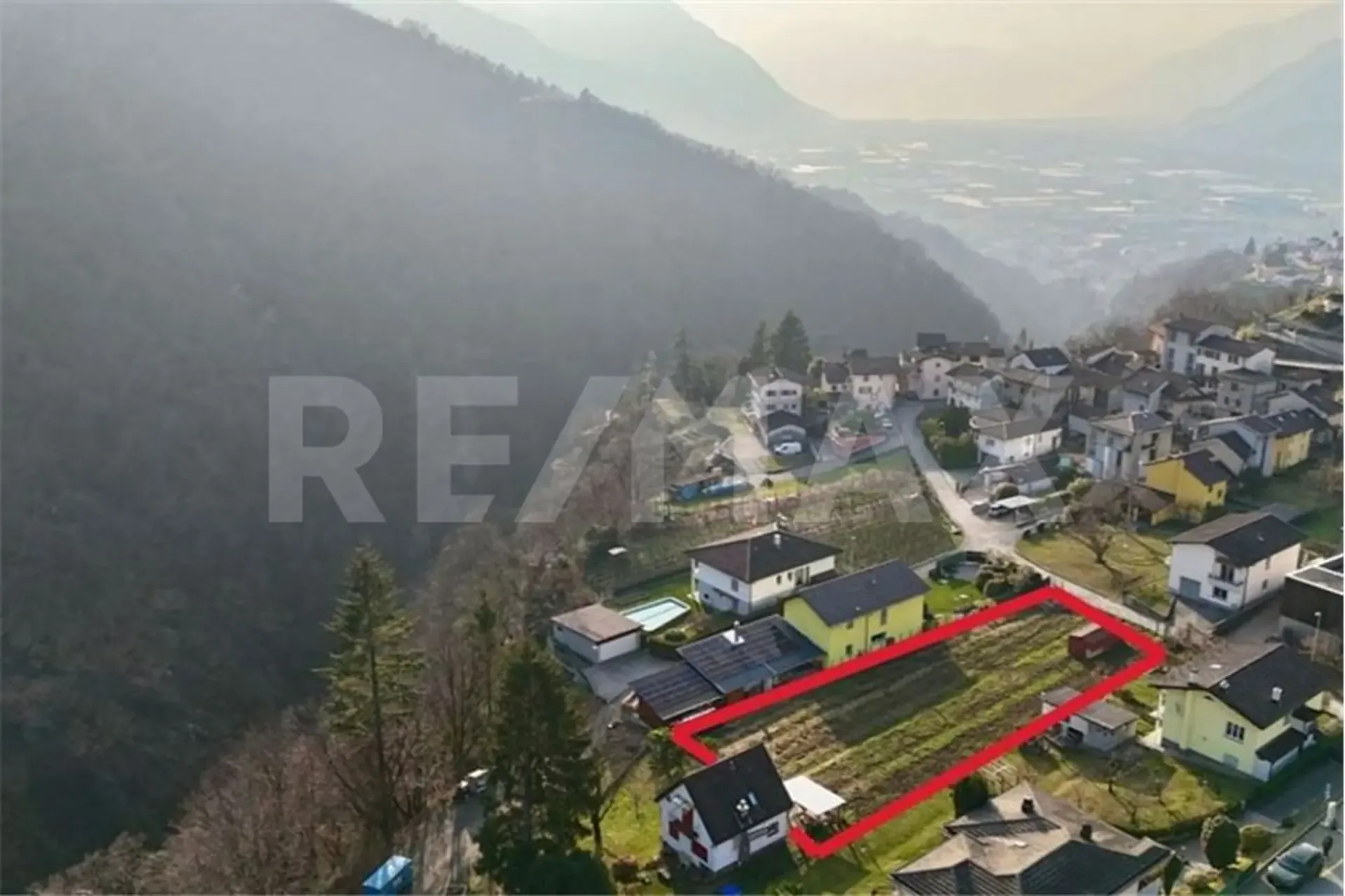 Terreno edificabile pianeggiante in posizione strategica a Pianezzo (Bellinzona)