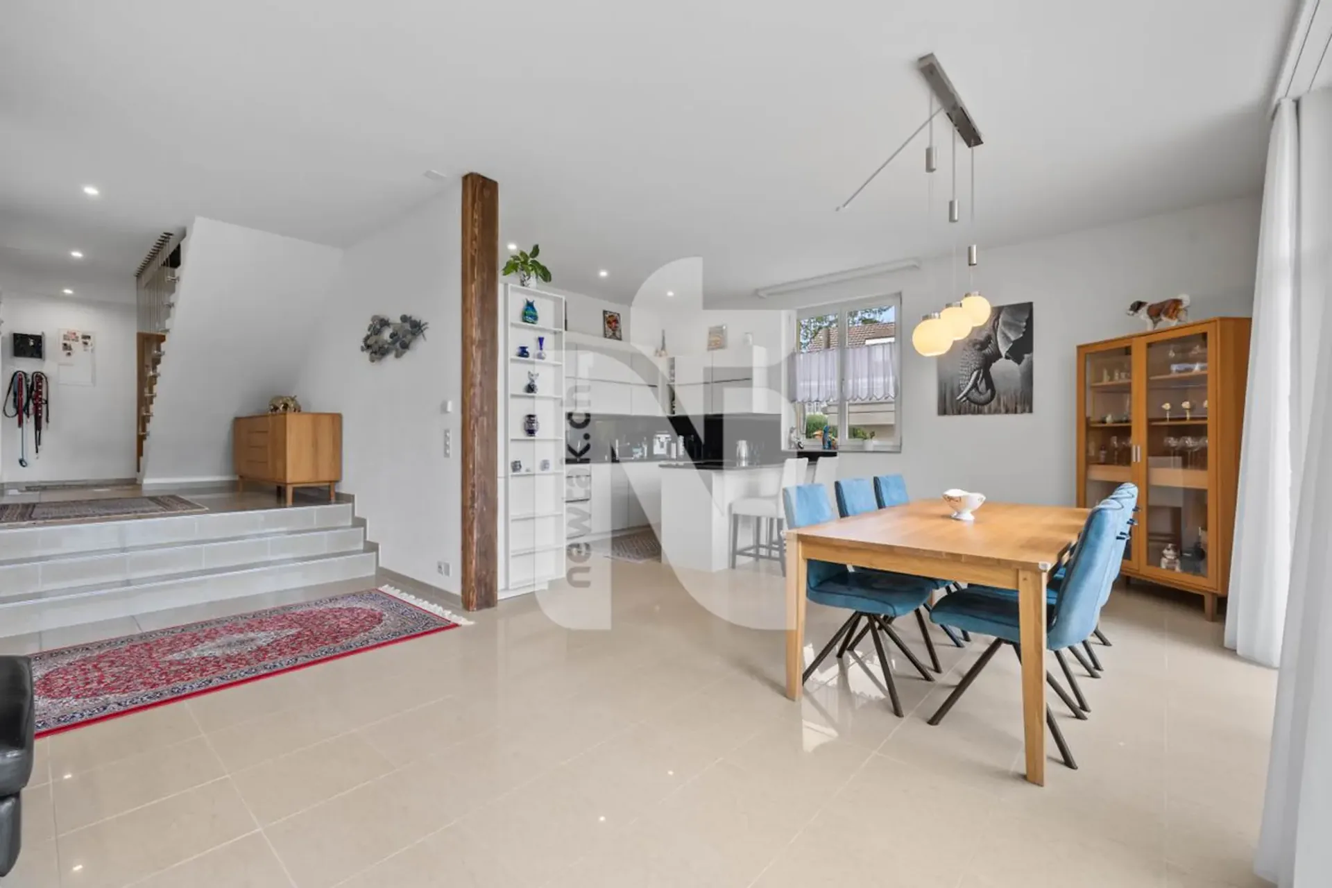 Grosszügig, familienfreundlich und modern mit Garten und Weitblick