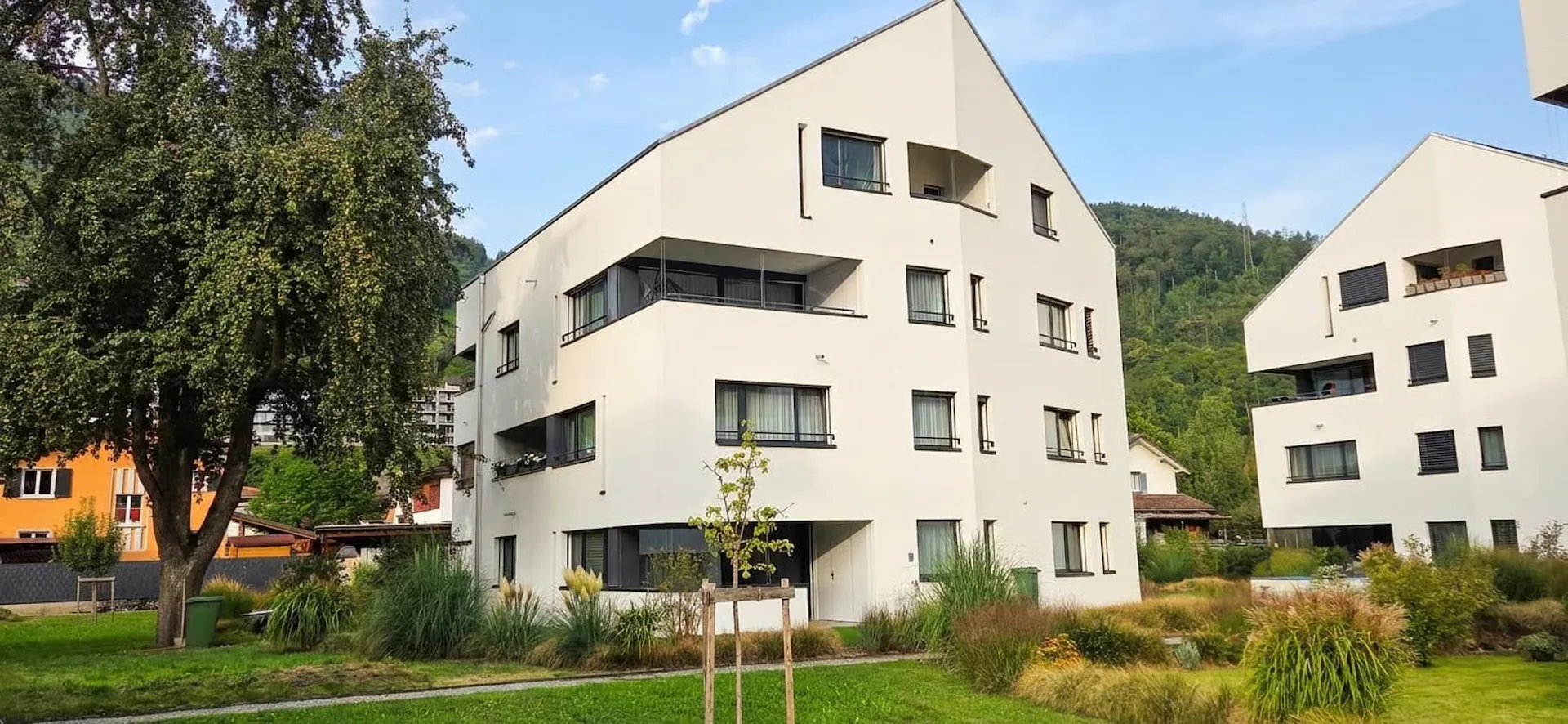 Bright 4.5-room apartment with loggia for sale in Mels