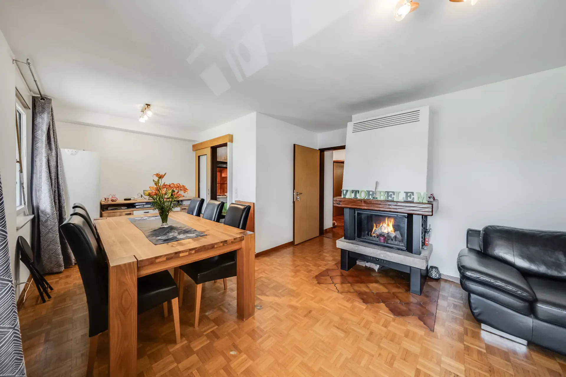APPARTEMENT - ZENTRAL - BALKON UND PARKPLATZ - EXKLUSIV