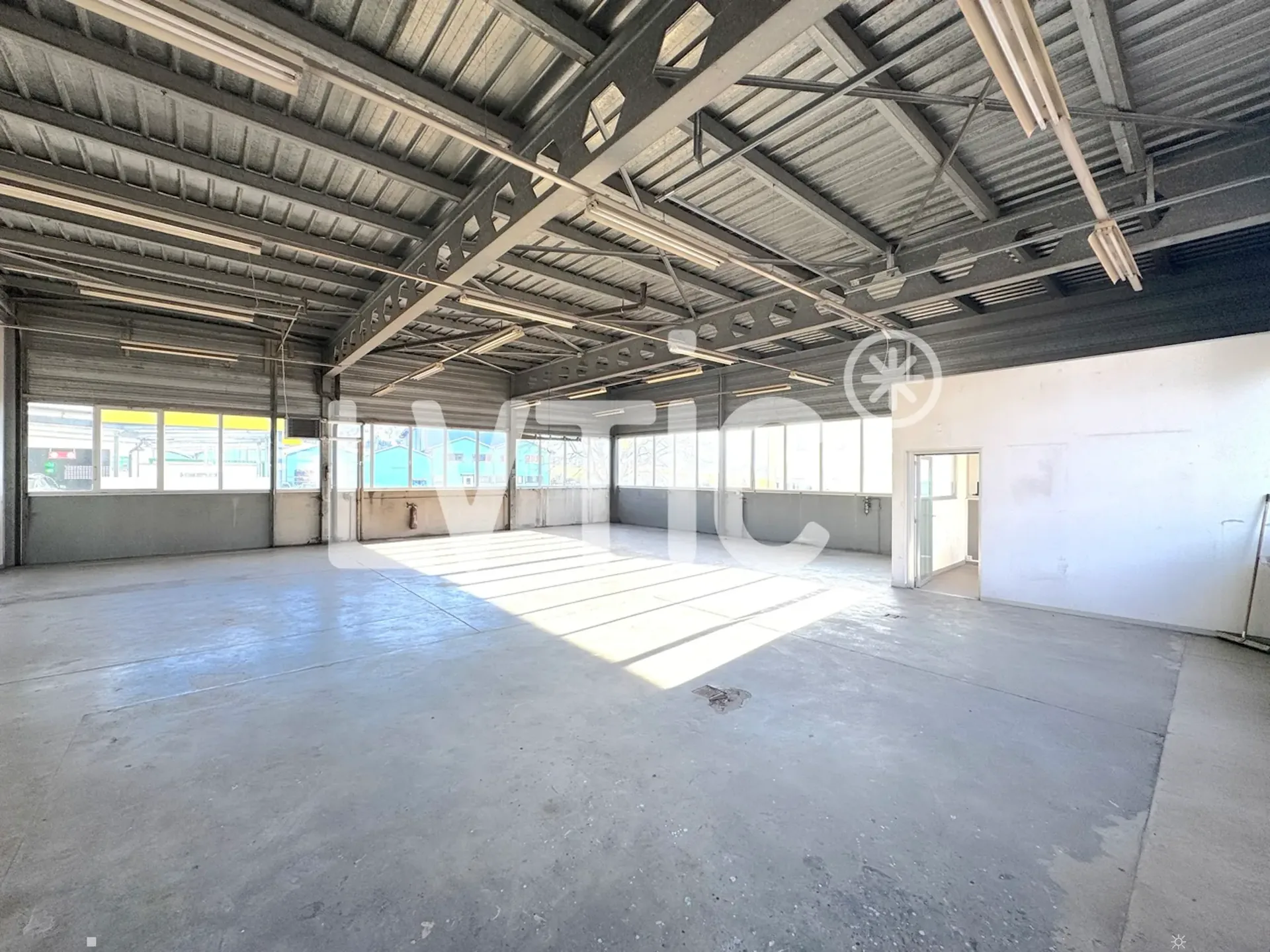 Halle industriell, Werkstatt von 725 m2 zur Miete in Châtel-St-Denis