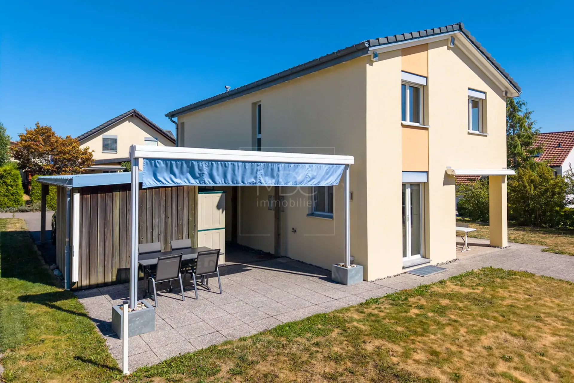 Bright individual villa in Avry