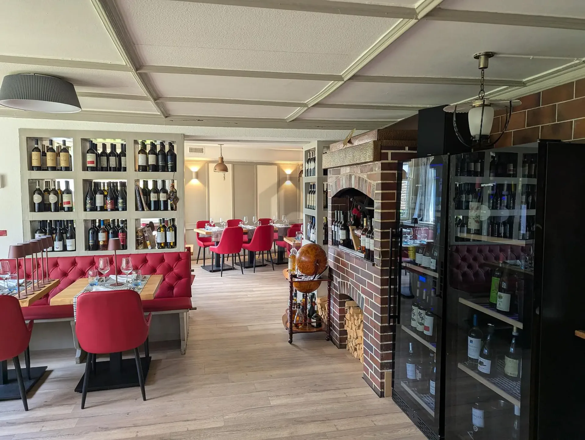Restaurant avec terrasse et deux appartements