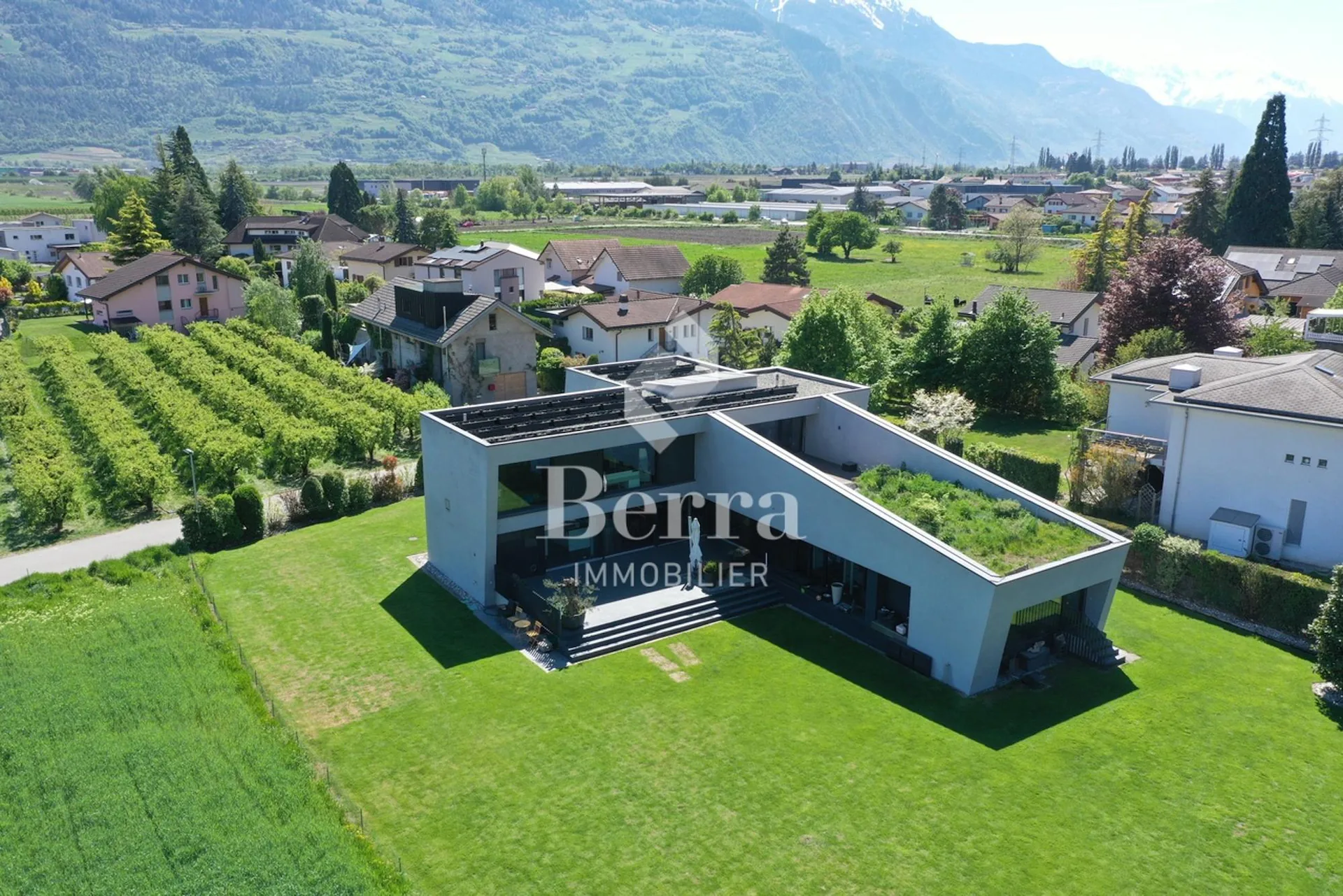Exceptional contemporary architect's villa - 300 m² living space on a 2'388 m² plot