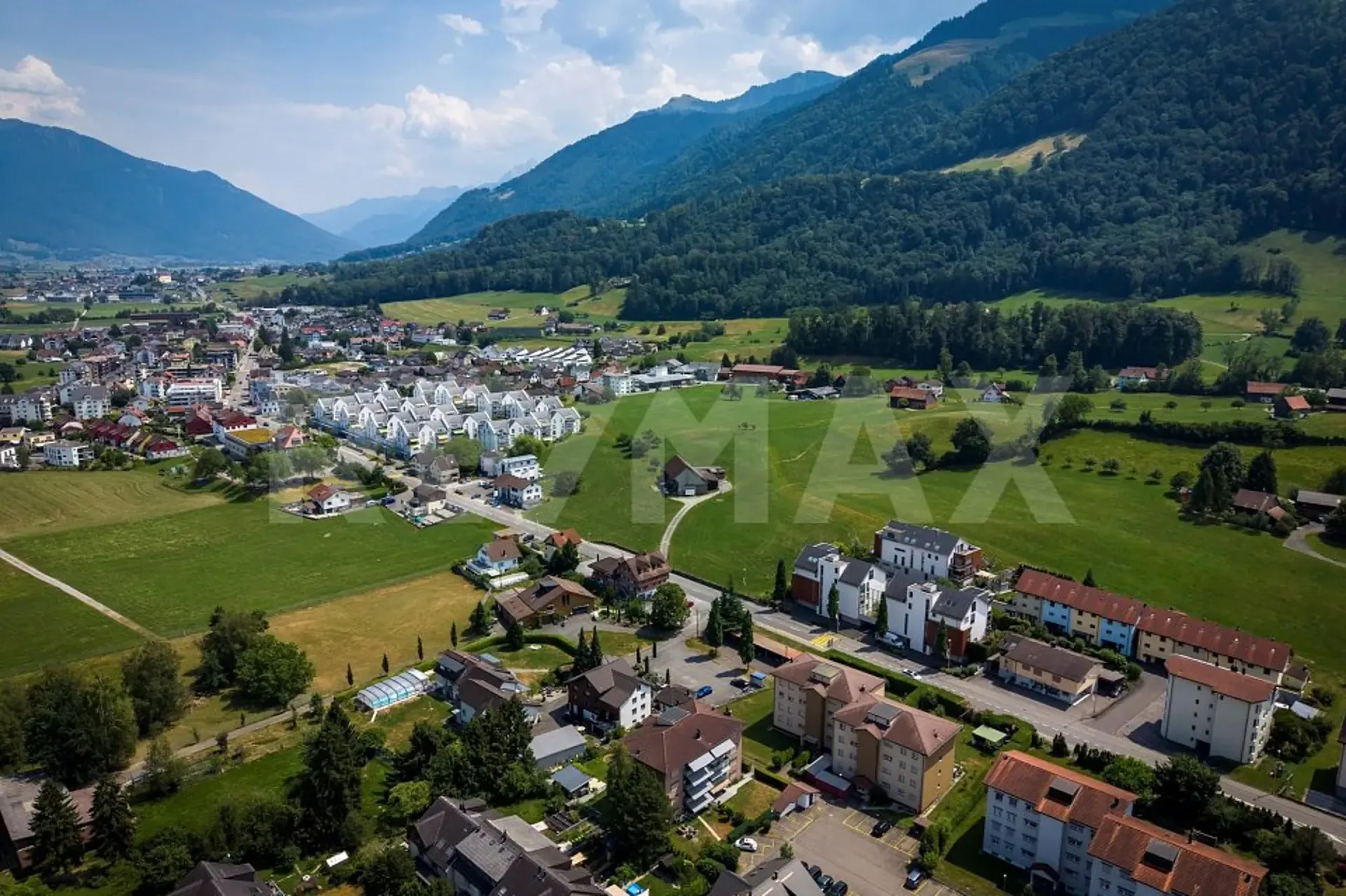 4.5-room apartment with sunny balcony and high-quality furnishings in Buttikon SZ for sale!