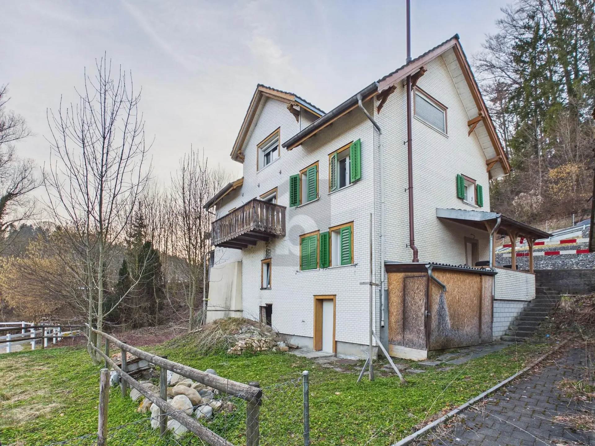 FULLY RENTED WITH STRONG 5.6% RETURN ON INVESTMENT AFTER RENOVATION!