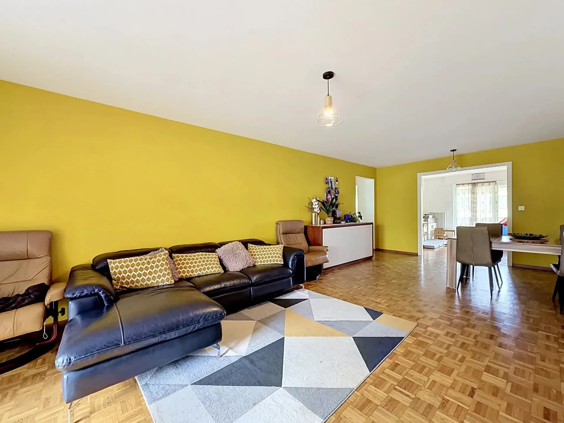 In the heart of Martigny generous 5.5-room apartment