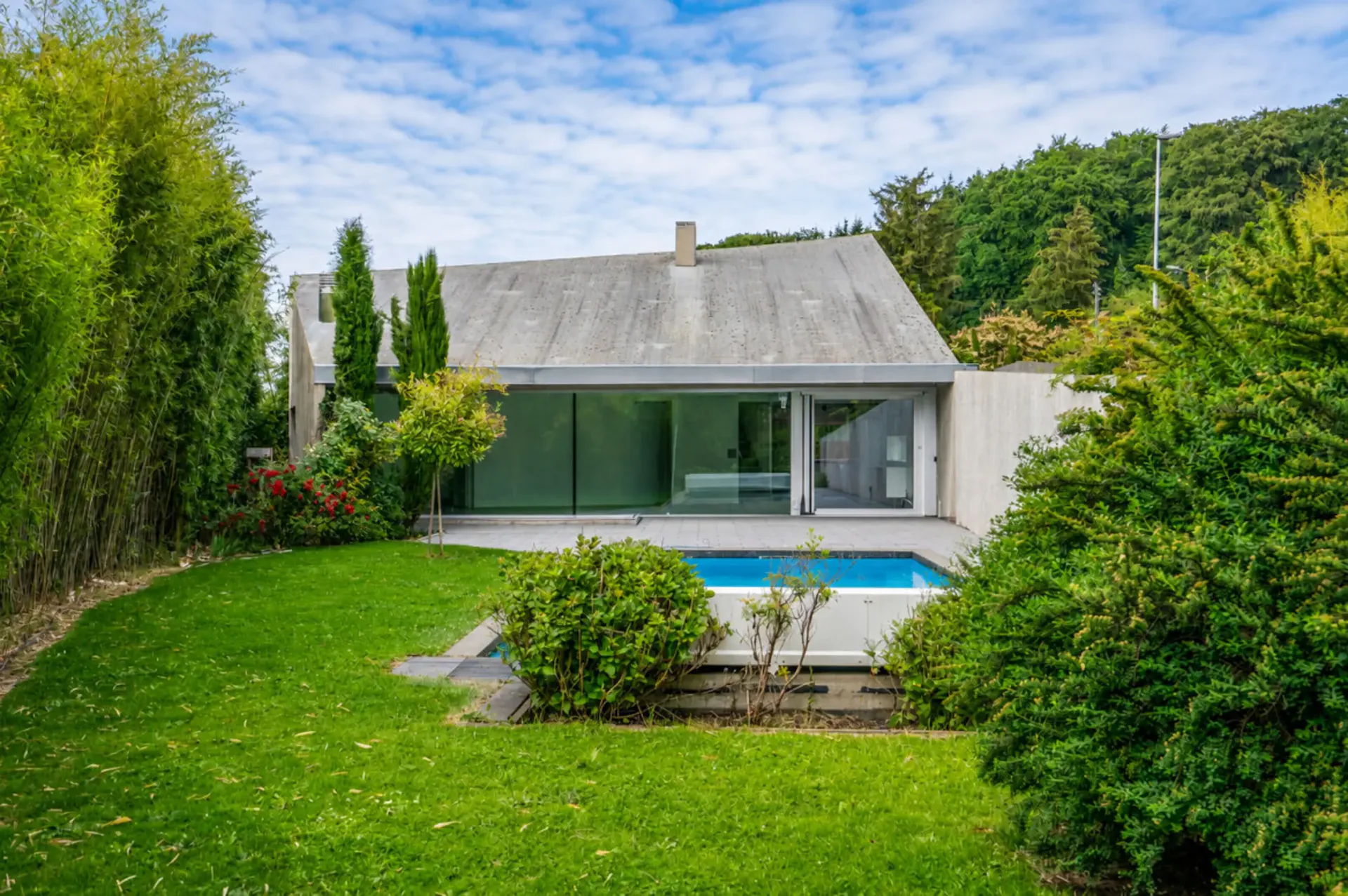 UNICO - Villa individuale di architetto con piscina a Mont-sur-Lausanne