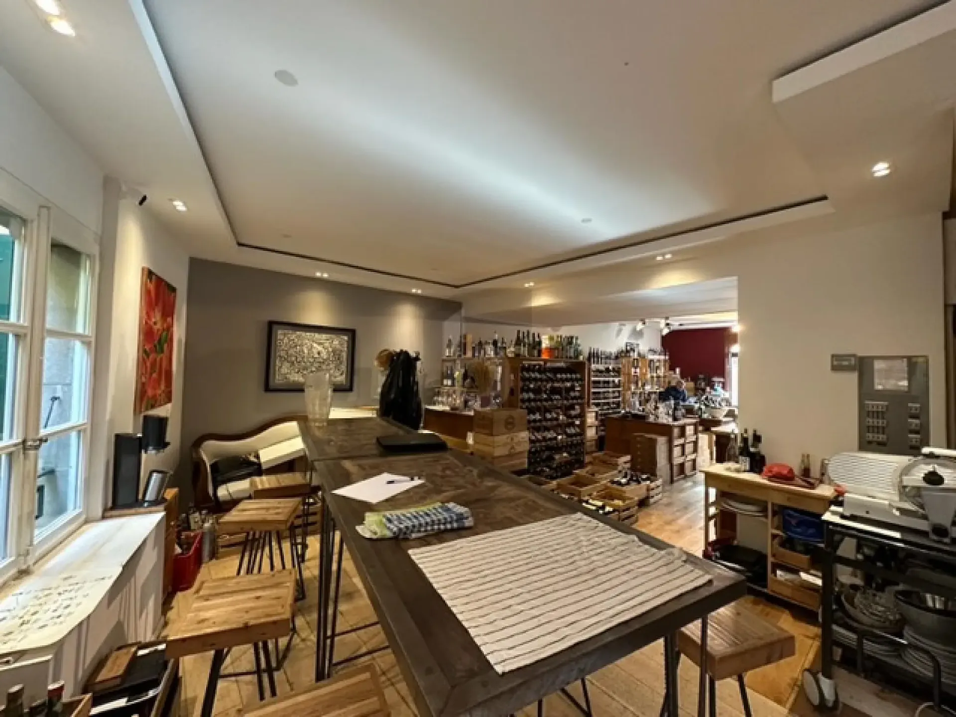 CANTINA DI VINO PRESTIGIOSA, QUARTIERE INCANTEVOLE, CAROUGE
