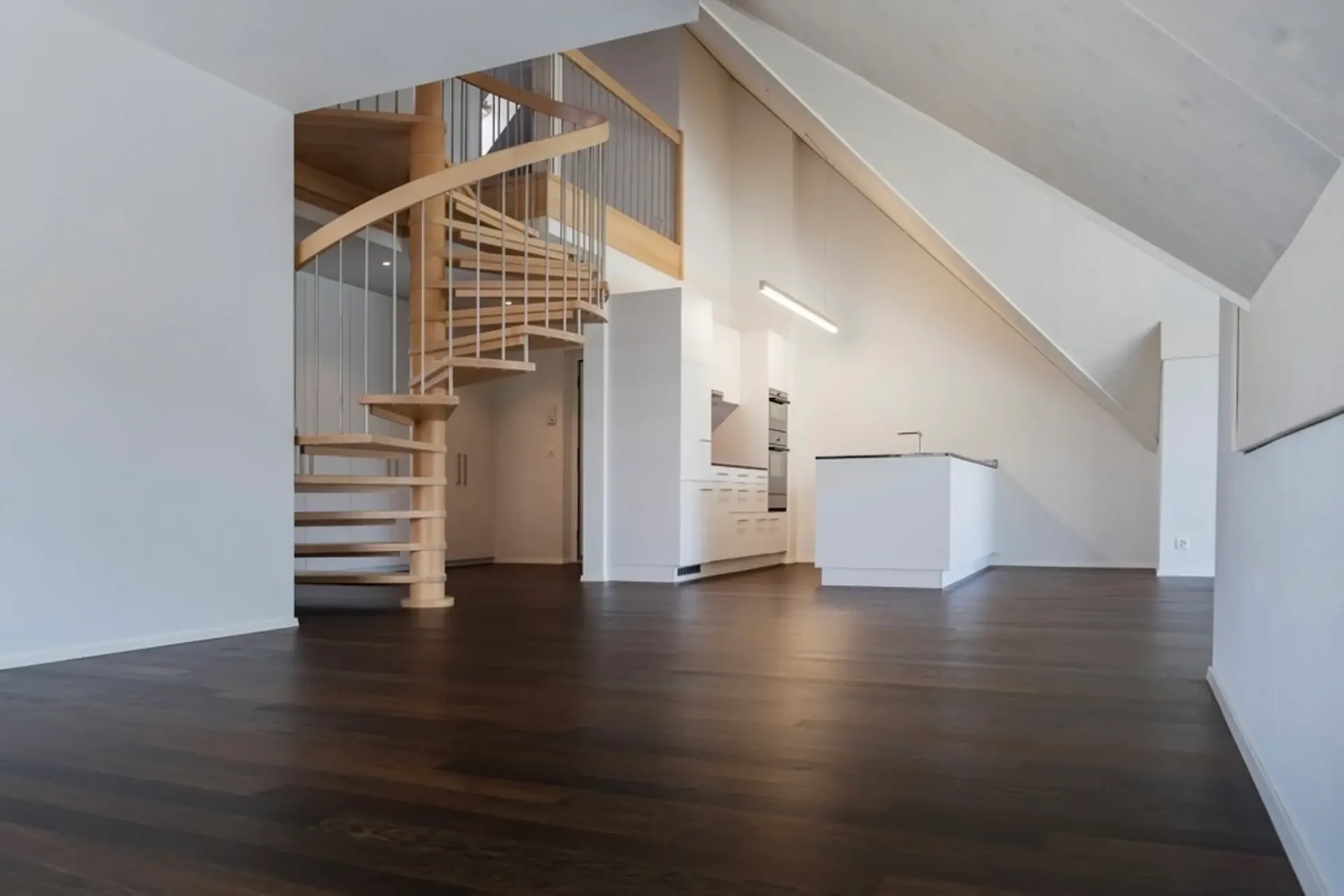 Erstklassige 4.5-Zi. Maisonette Dachwohnung