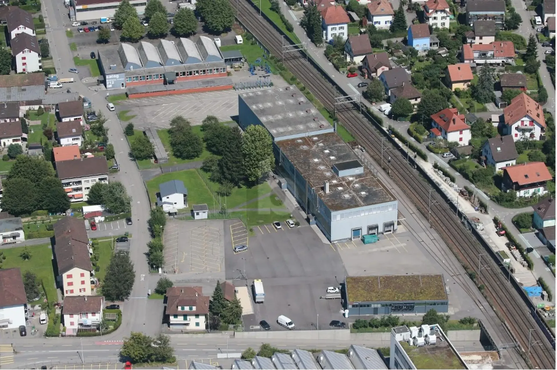 10 - 300 AUSSENPARKPLÄTZE VERFÜGBAR