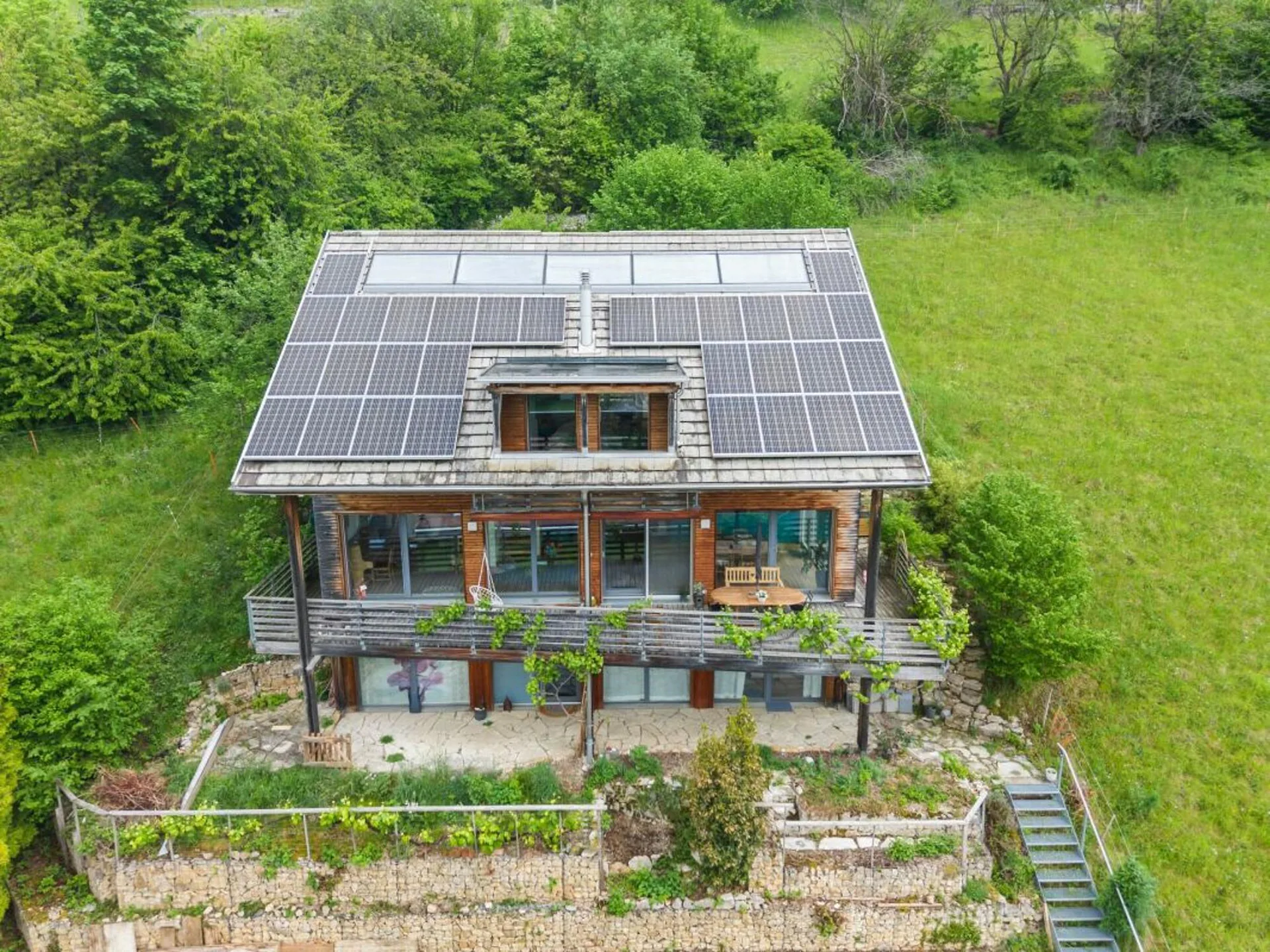 Exclusive south-facing location: Detached single-family house with panorama and privacy