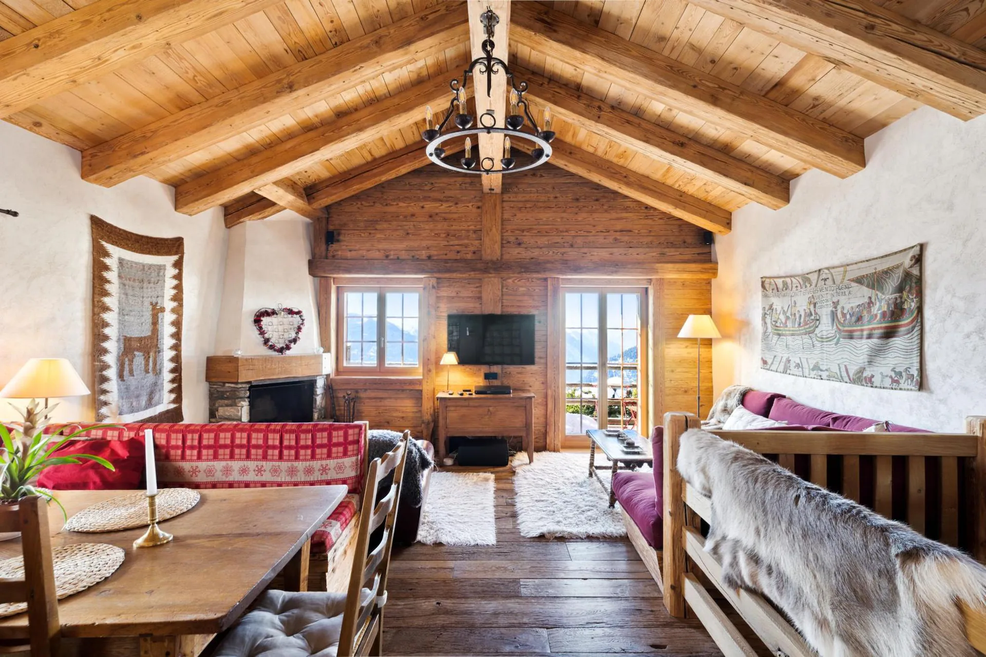 Charming alpine-style duplex chalet with direct access to the slopes, featuring three bedrooms, nestled in the heights of Verbier, near Carrefour