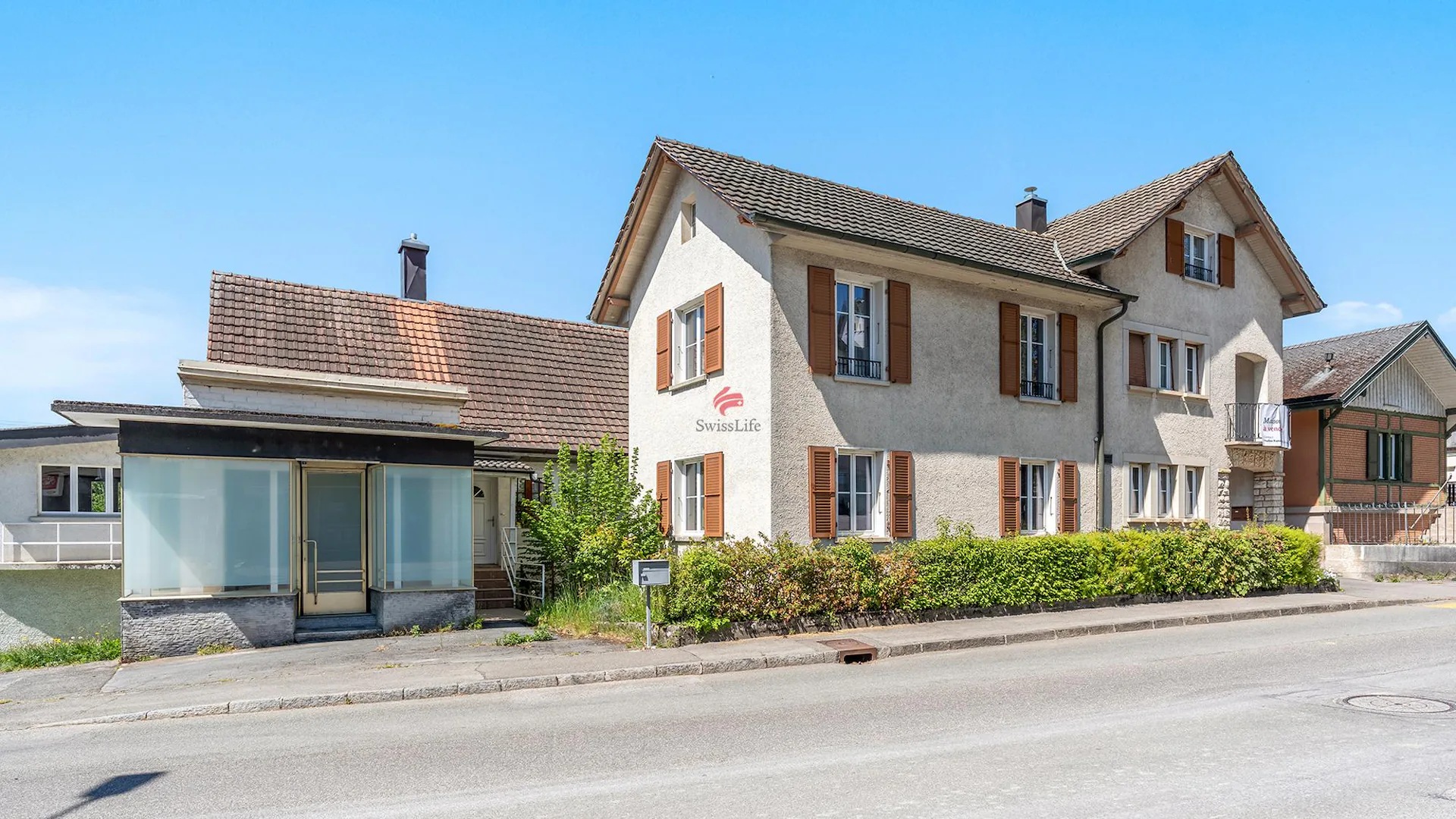 House with 2 apartments to renovate