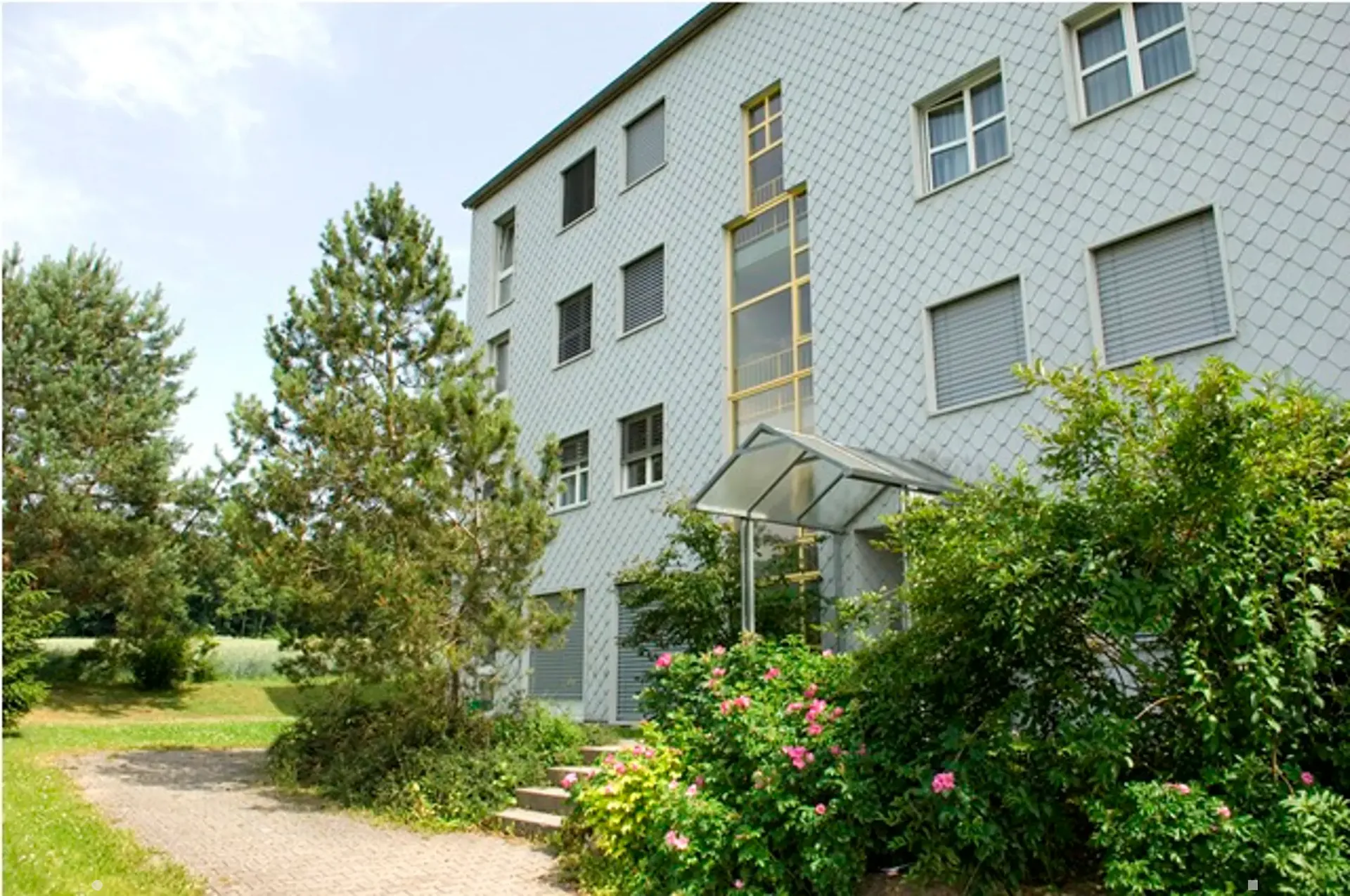 Helle und moderne Wohnung in ruhigem Quartier