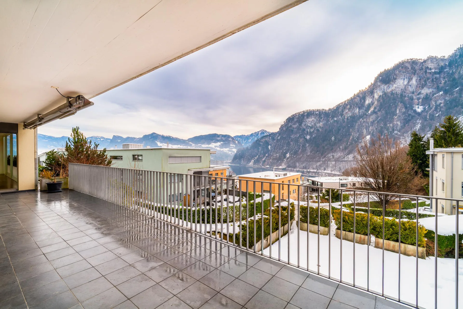 Life at an elevated location with lake and mountain views