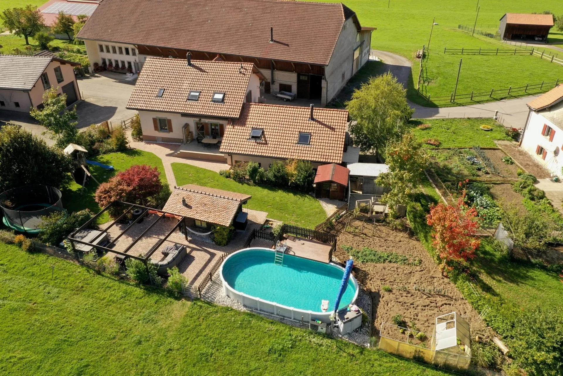 Villa mit 6,5 Zimmern, großem Garten, Pool,...