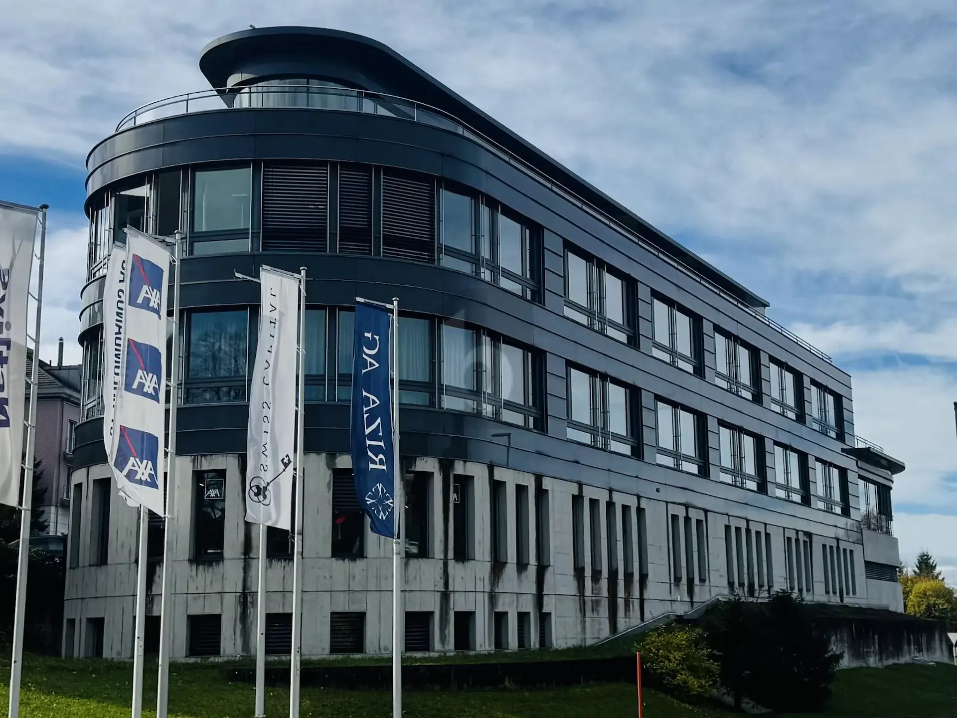 EXTENSIVE COMMERCIAL SPACE